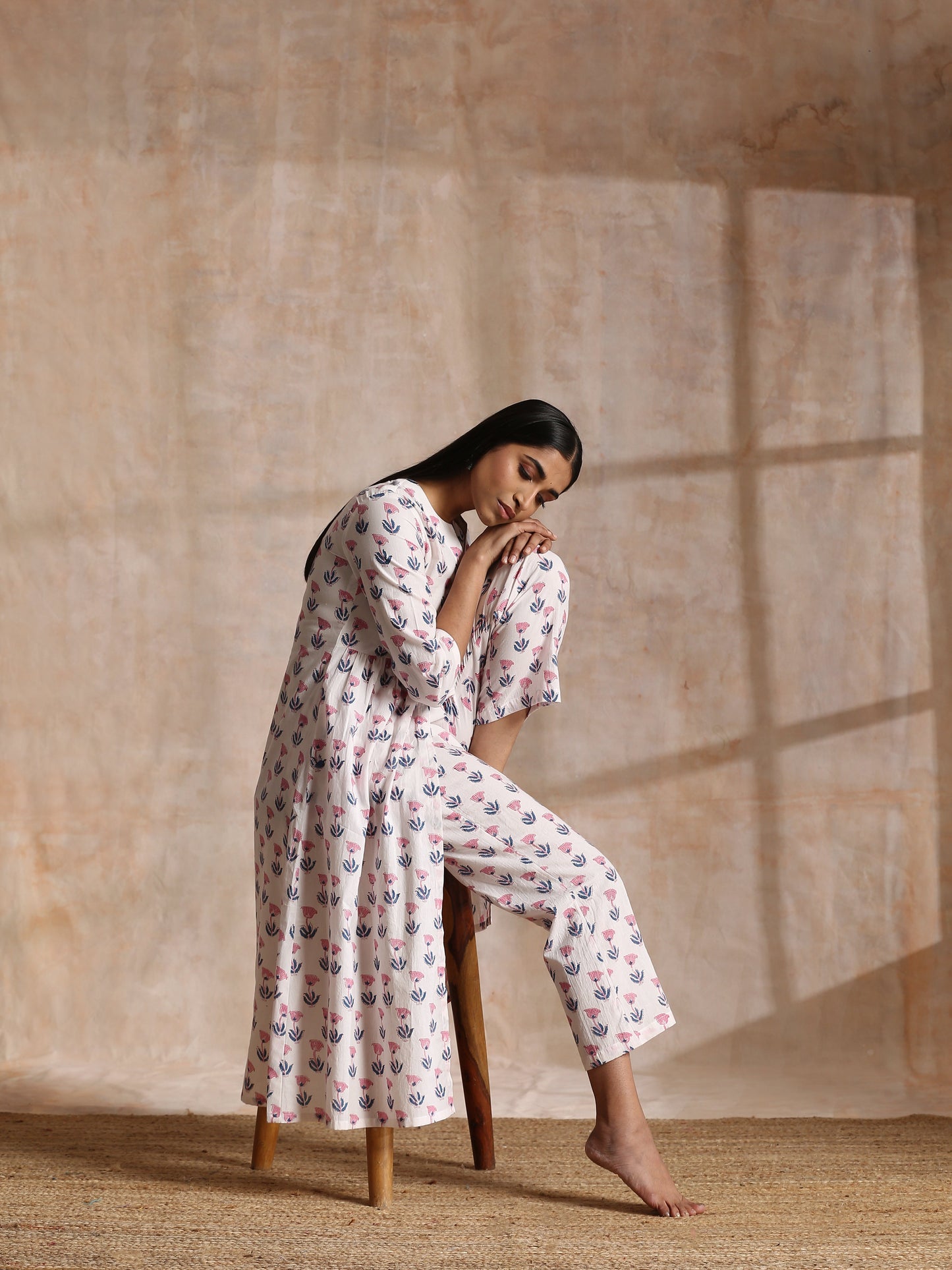 trueBrowns White With Pink Blue Buta Block Print Cotton Kurta Pant Set | Swadesiicart