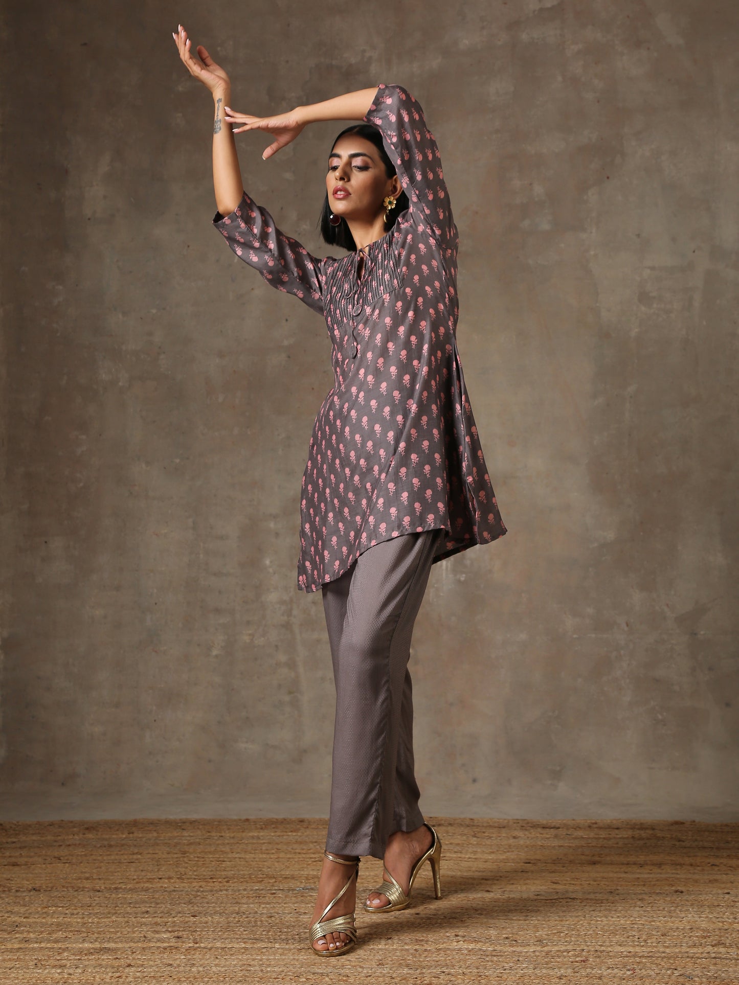 trueBrowns Grey Pink Floral Printed Silk Co-Ord Set - Swadesiicart