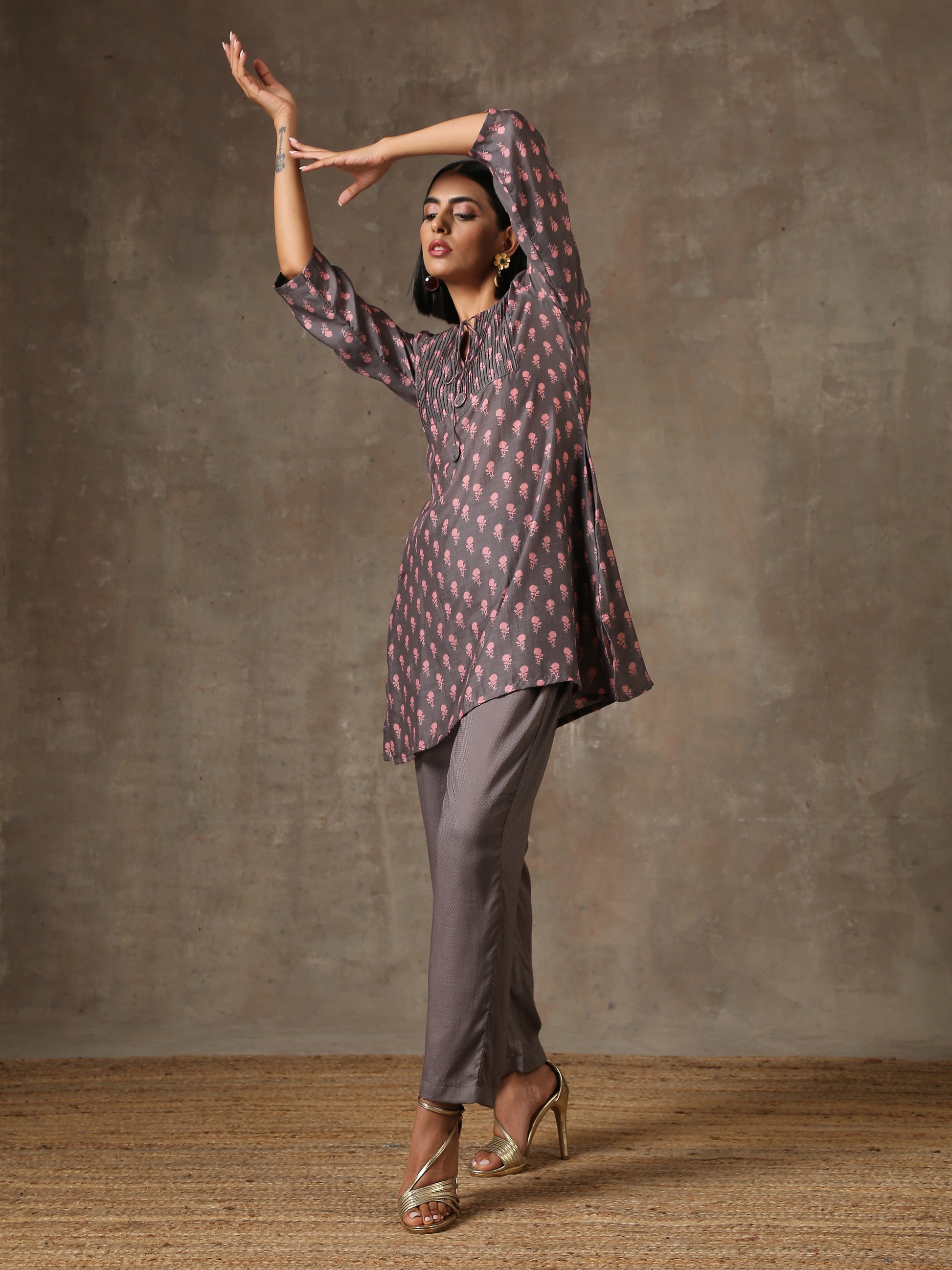 trueBrowns Grey Pink Floral Printed Silk Co-Ord Set - Swadesiicart