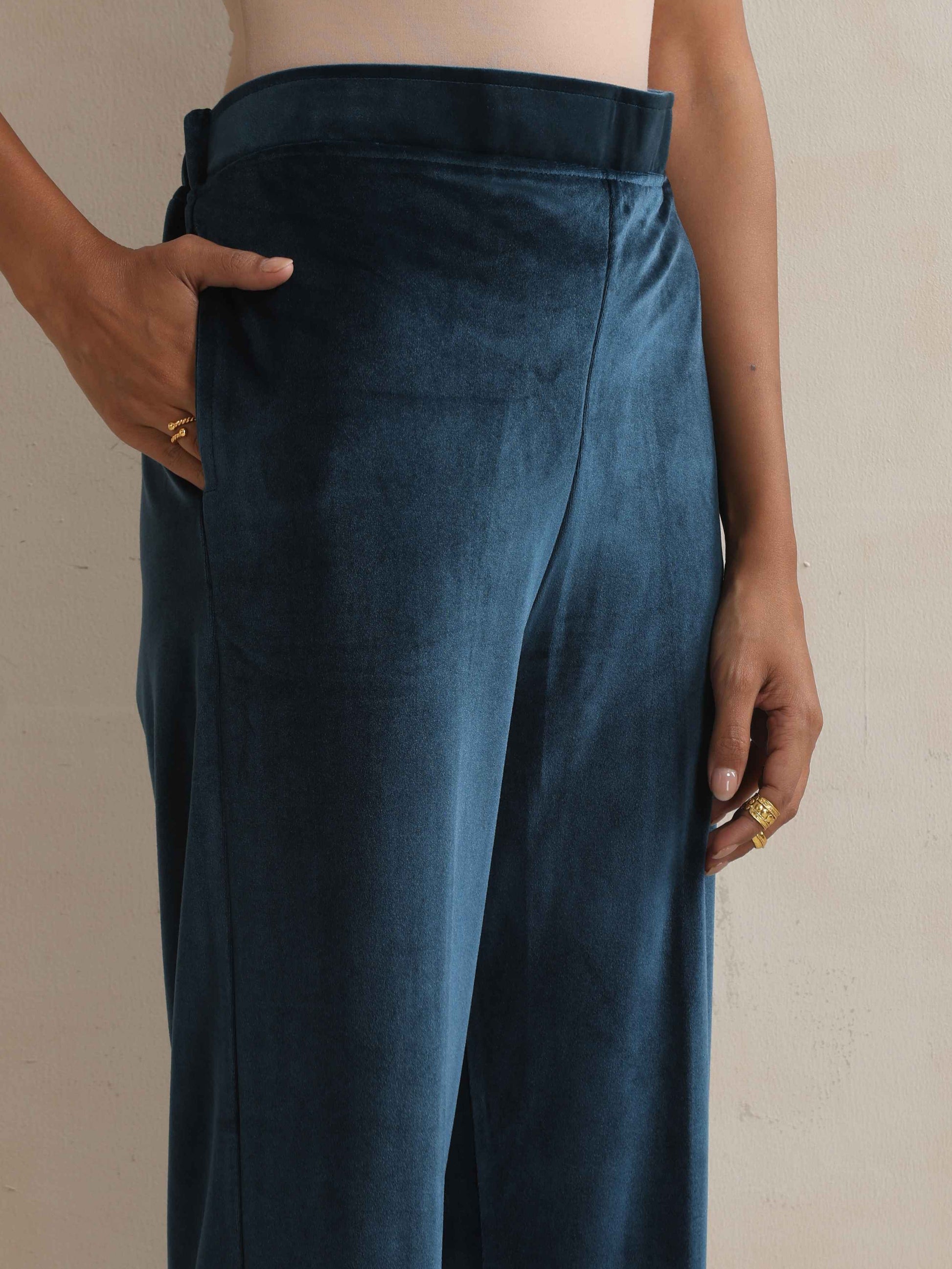 trueBrowns Blue Velvet Embroidered Kurta Pant Dupatta Set | Swadesiicart