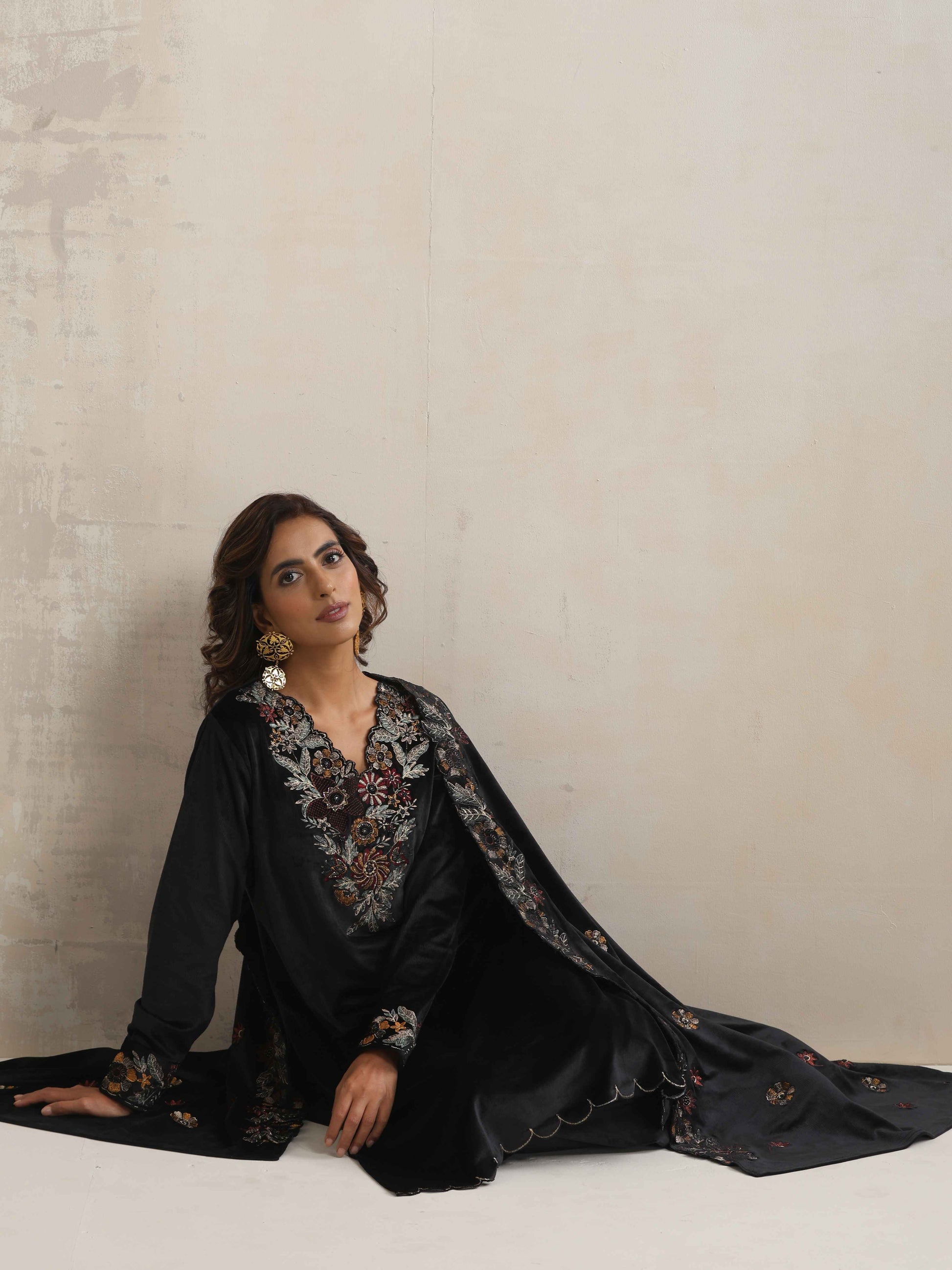trueBrowns Black Velvet Floral Embroidered Kurta Pant Dupatta Set | Swadesiicart