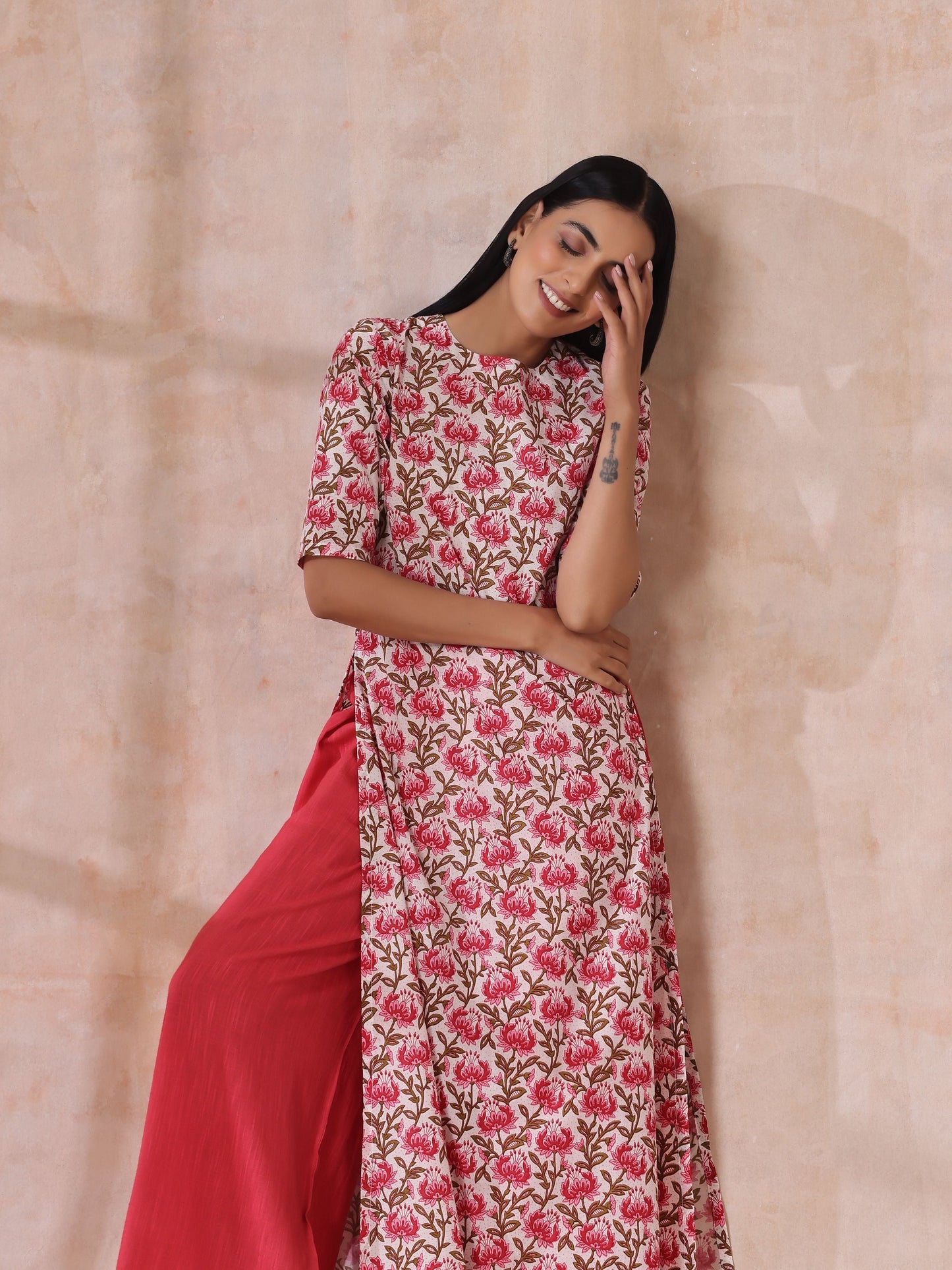 trueBrowns Pink Brown Overall Floral On White Block Print Cotton Slit Kurta Pant Set | Swadesiicart