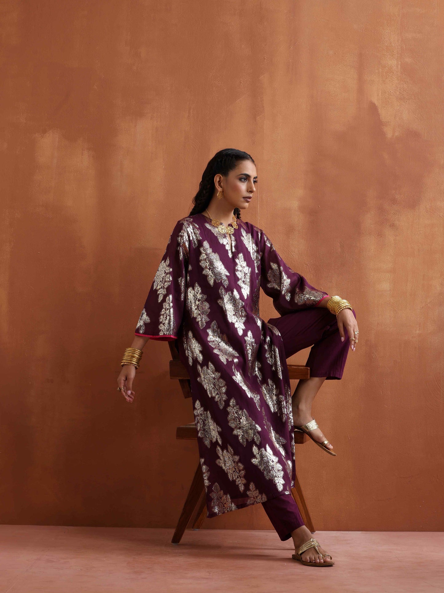 trueBrowns Purple Metallic Straight Kurta Set | Swadesiicart