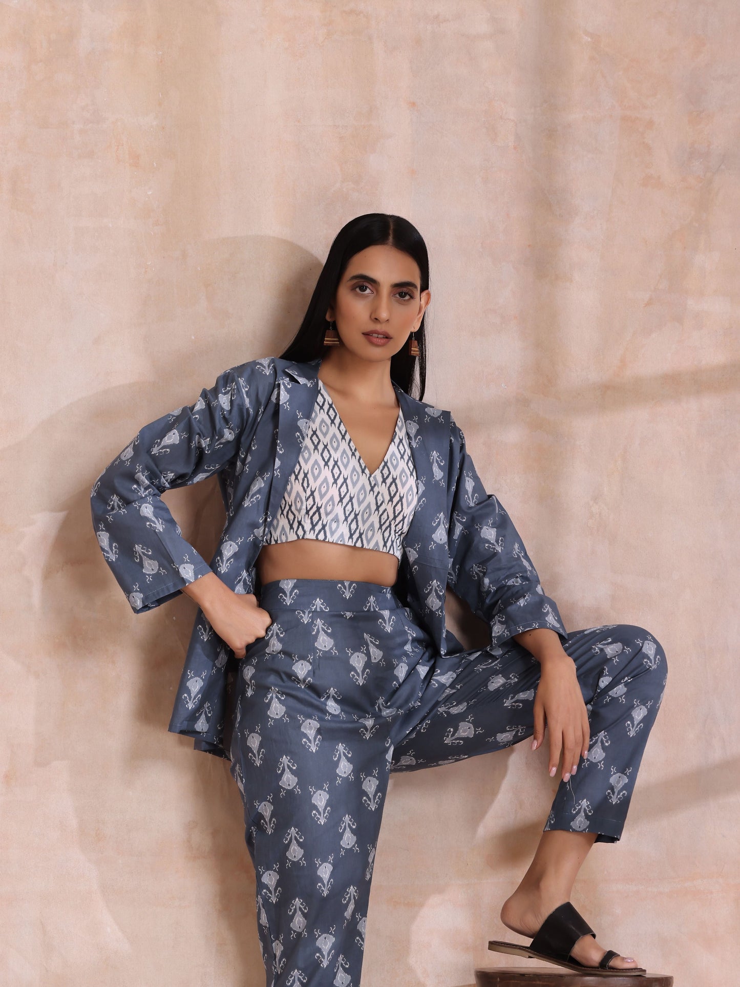 trueBrowns Grey On Grey Ikat Print Cotton Pant Suit Set | Swadesiicart