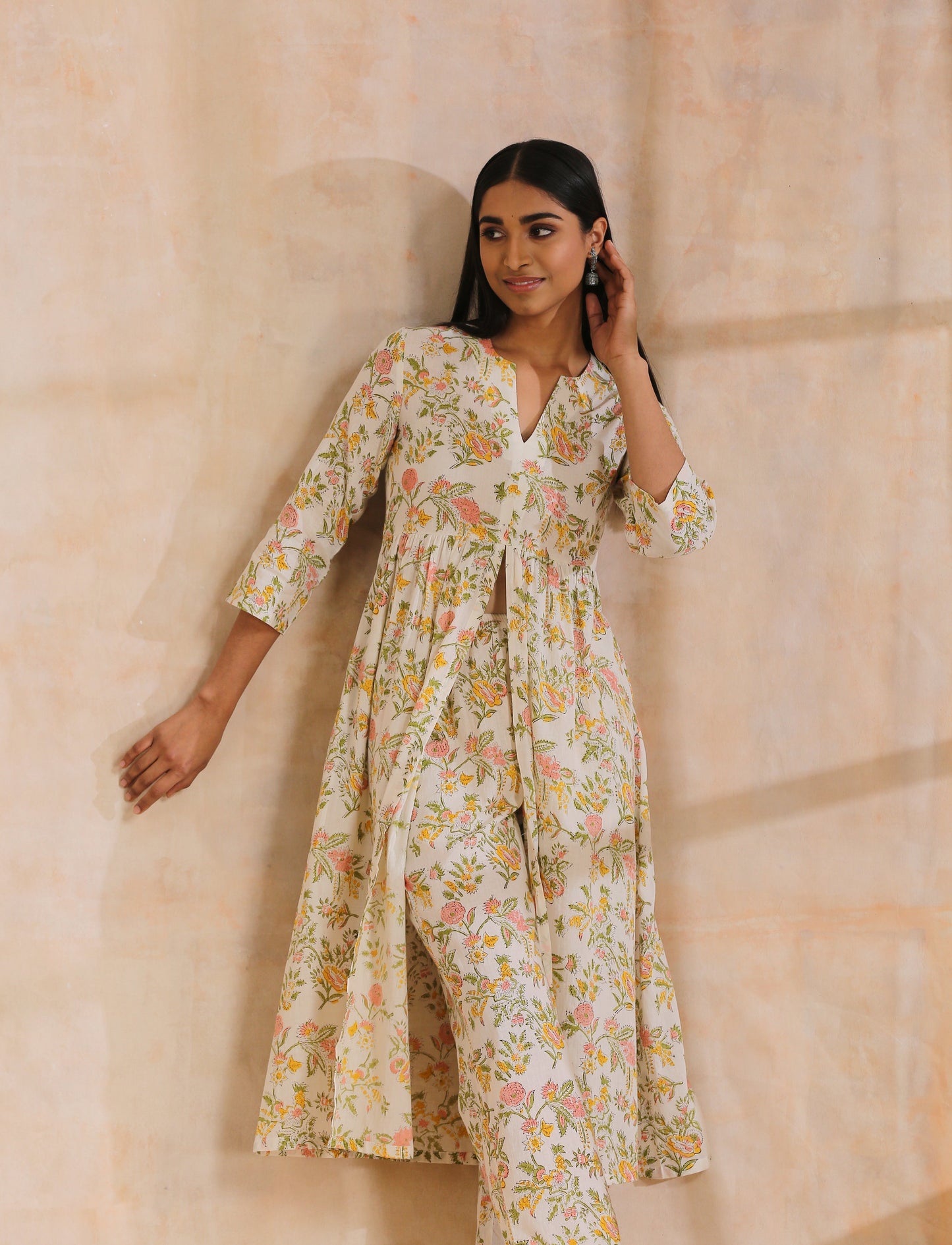 trueBrowns White Multi Color Overall Block Print Cotton Kurta Pant Set | Swadesiicart