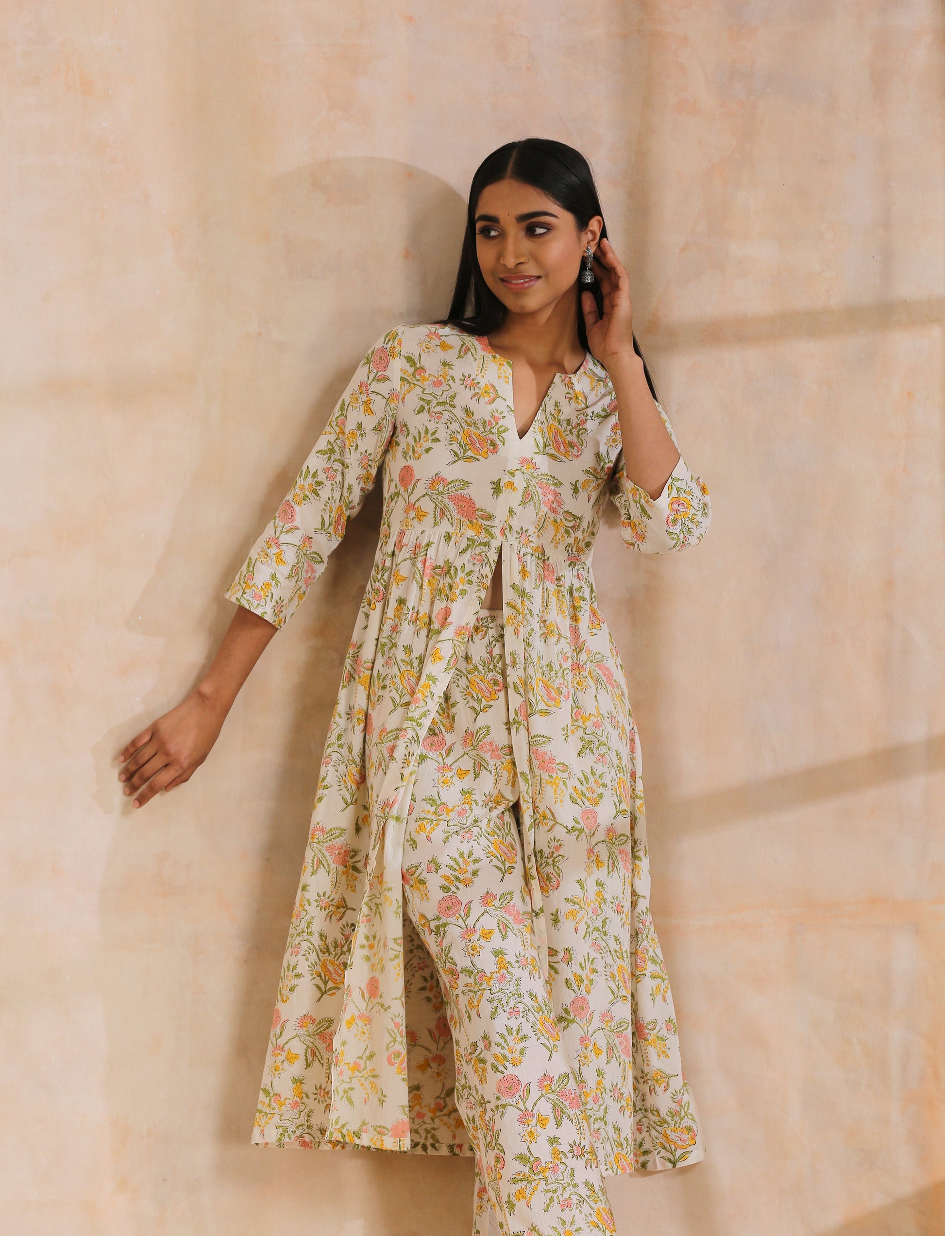 trueBrowns White Multi Color Overall Block Print Cotton Kurta Pant Set | Swadesiicart