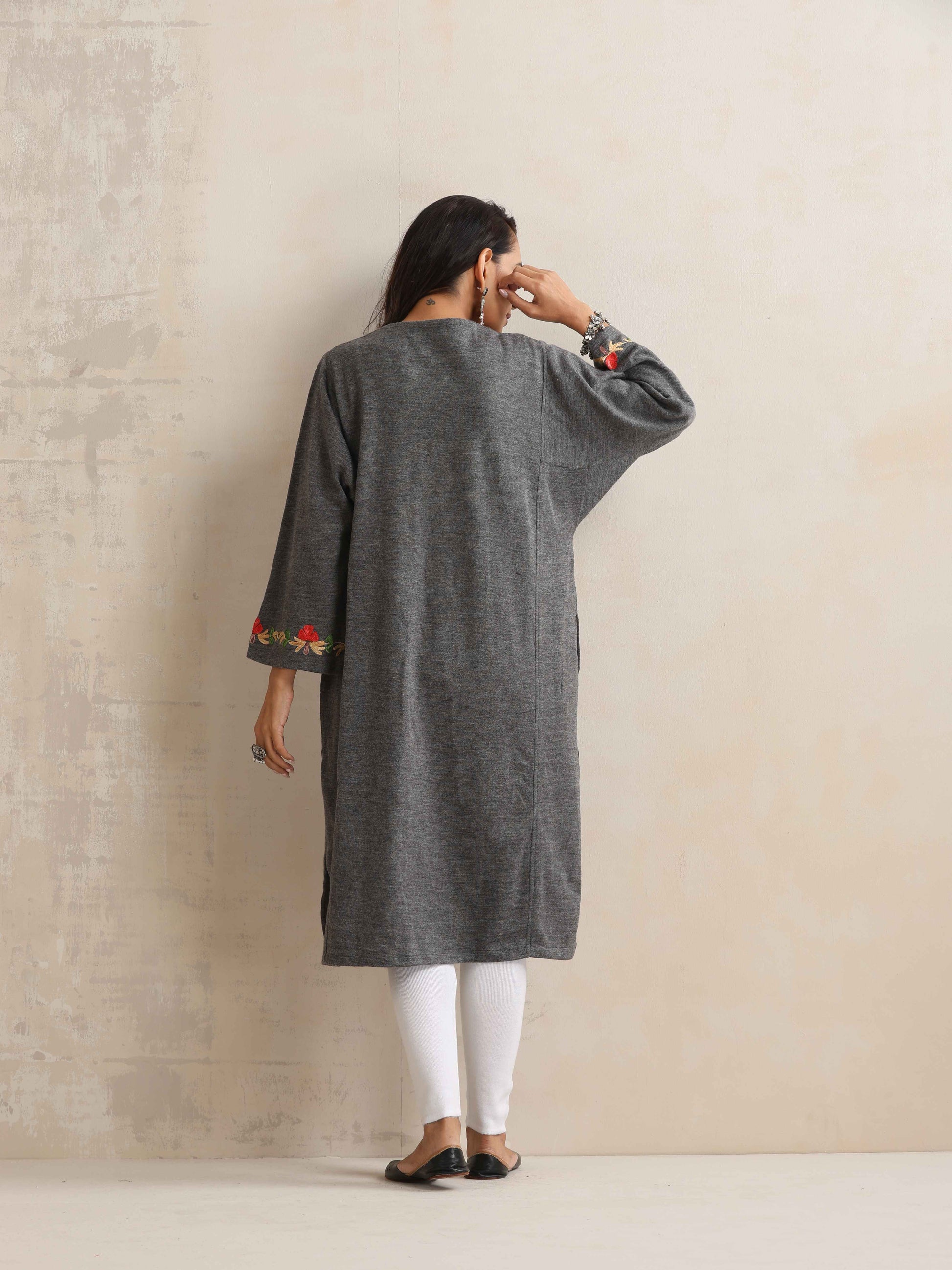 trueBrowns Grey Kashmiri Embroidered Woollen Phiran Kurta | Swadesiicart