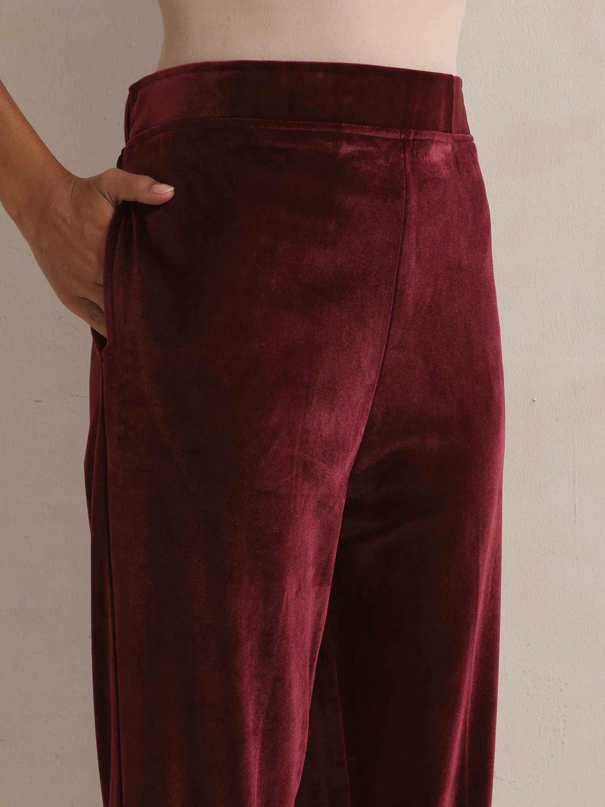 trueBrowns Maroon Velvet Floral Embroidered Kurta Pant Dupatta Set | Swadesiicart