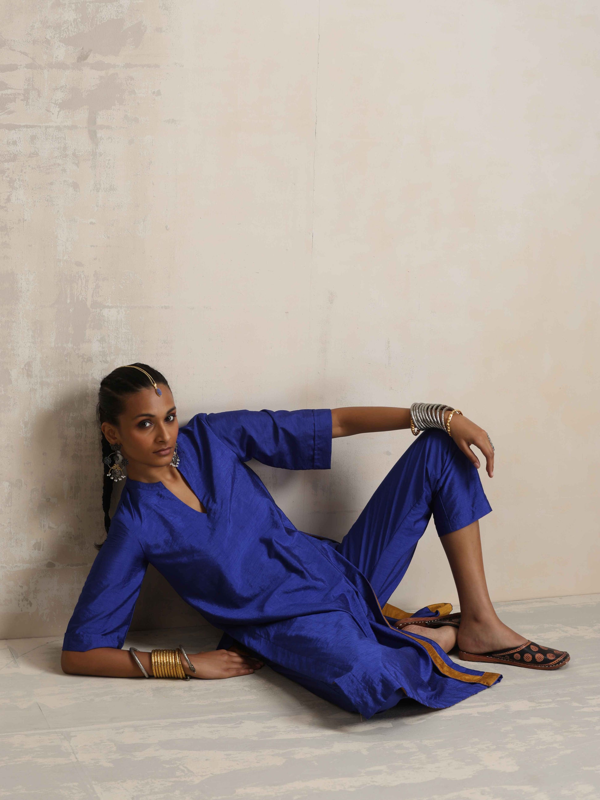 trueBrowns Blue Silk High Slit Kurta Set | Swadesiicart