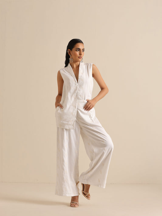 trueBrowns White Pineapple Sleeveless Jacket Pant Set | Swadesiicart