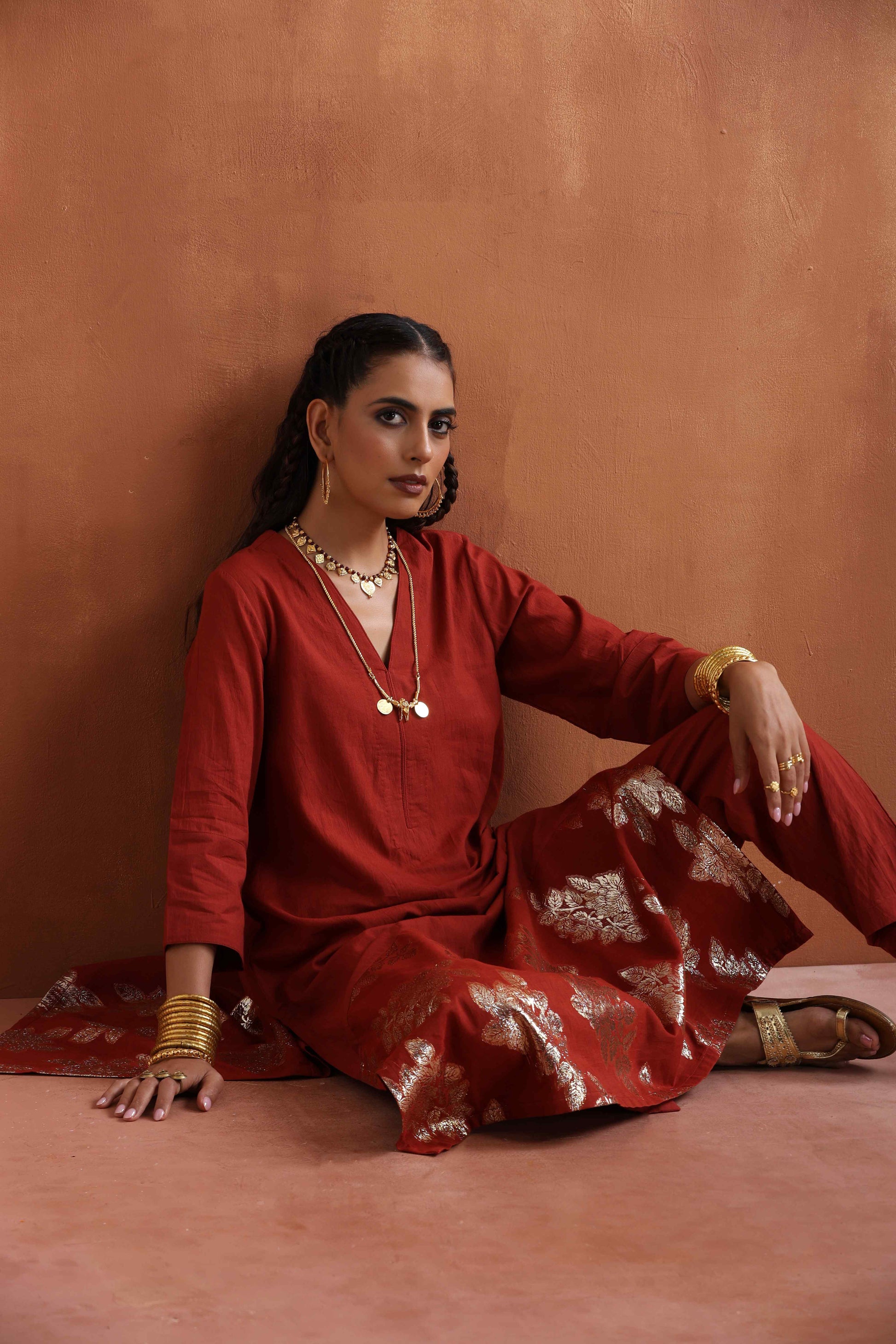 trueBrowns Rust Metallic Straight Kurta Set | Swadesiicart