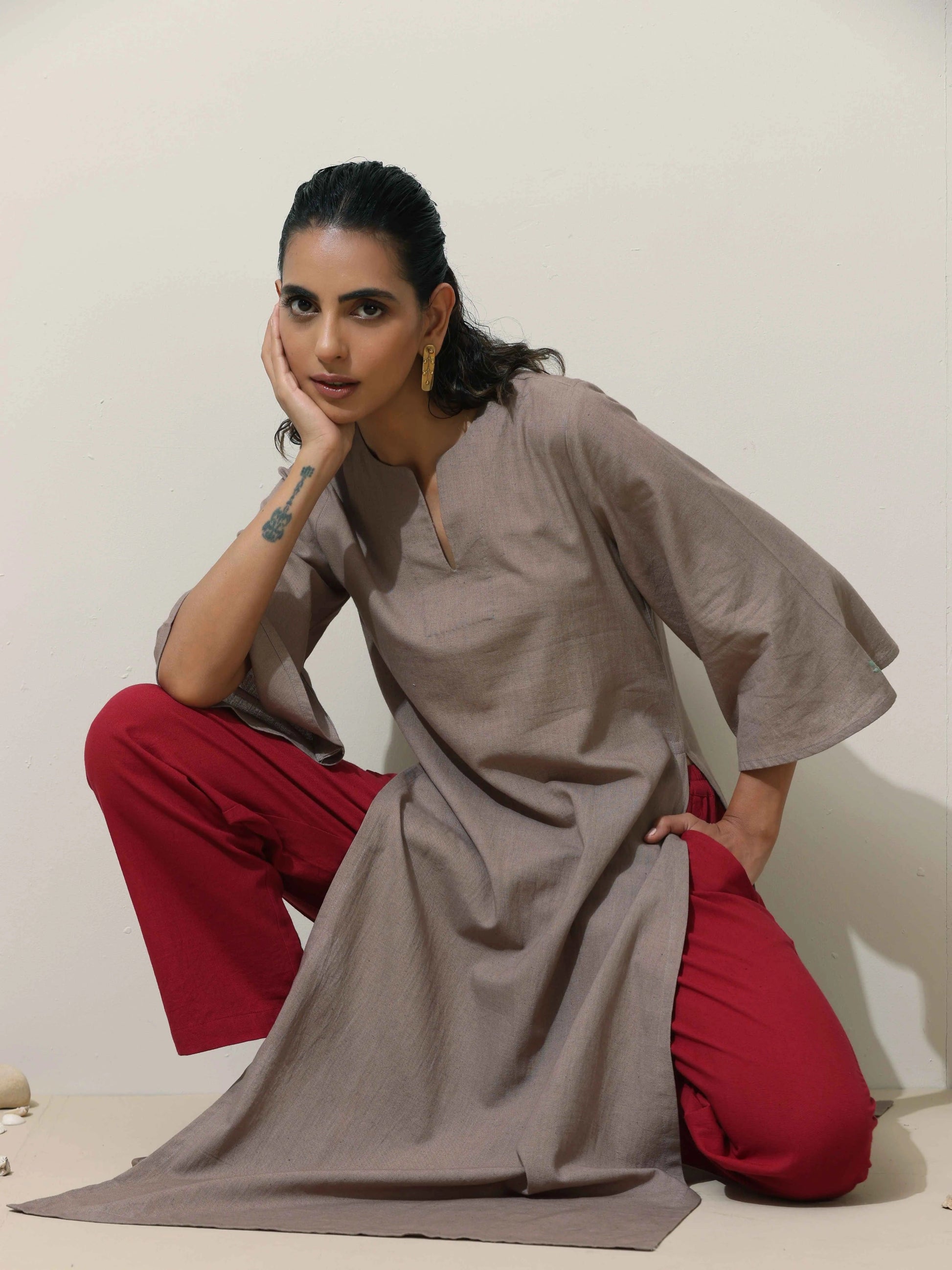 trueBrowns Grey Cotton Linen Kurta Pant Set | Swadesiicart