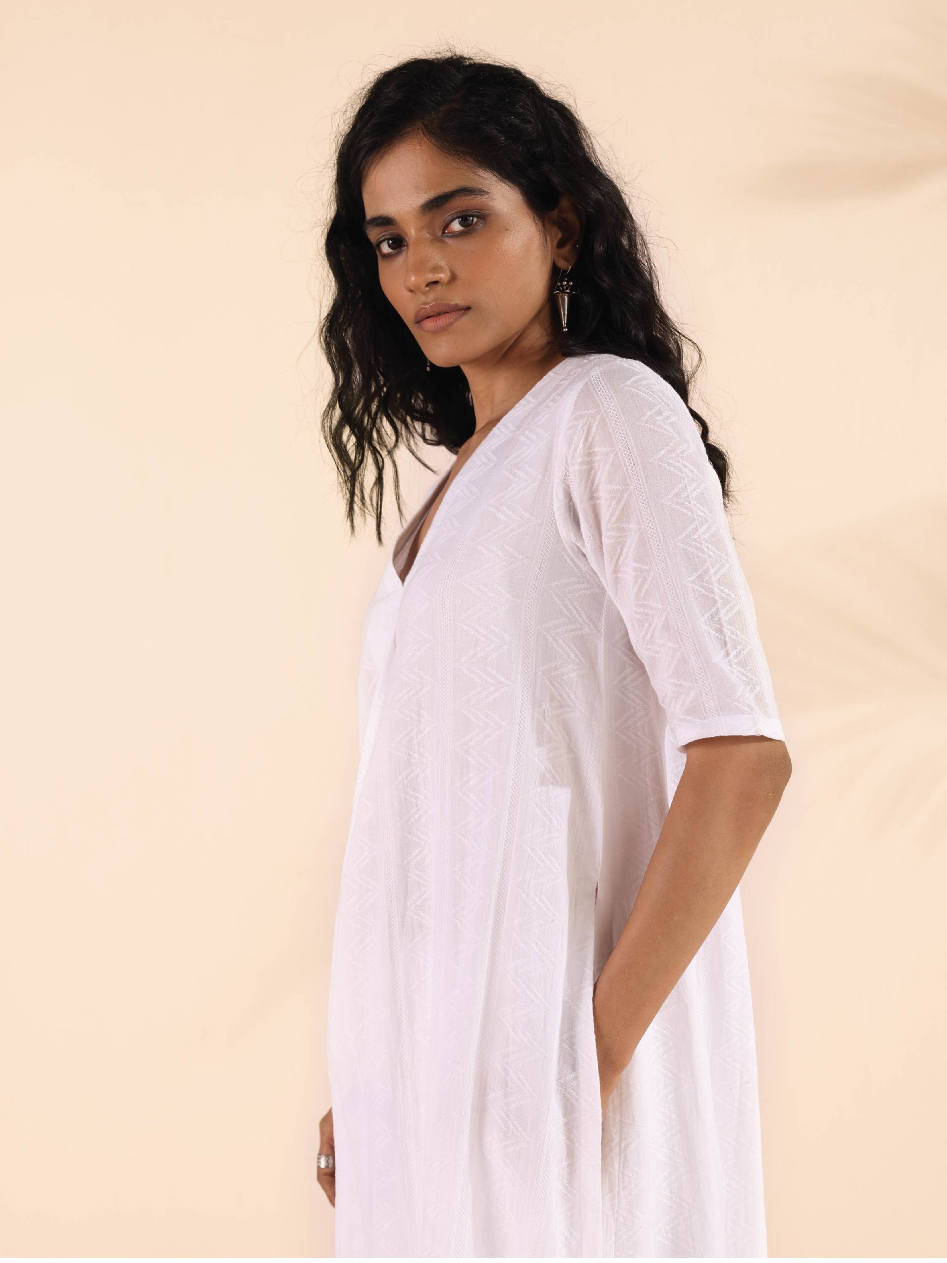 trueBrowns White Cotton Dobby V-Neck Kurta Pant Set | Swadesiicart
