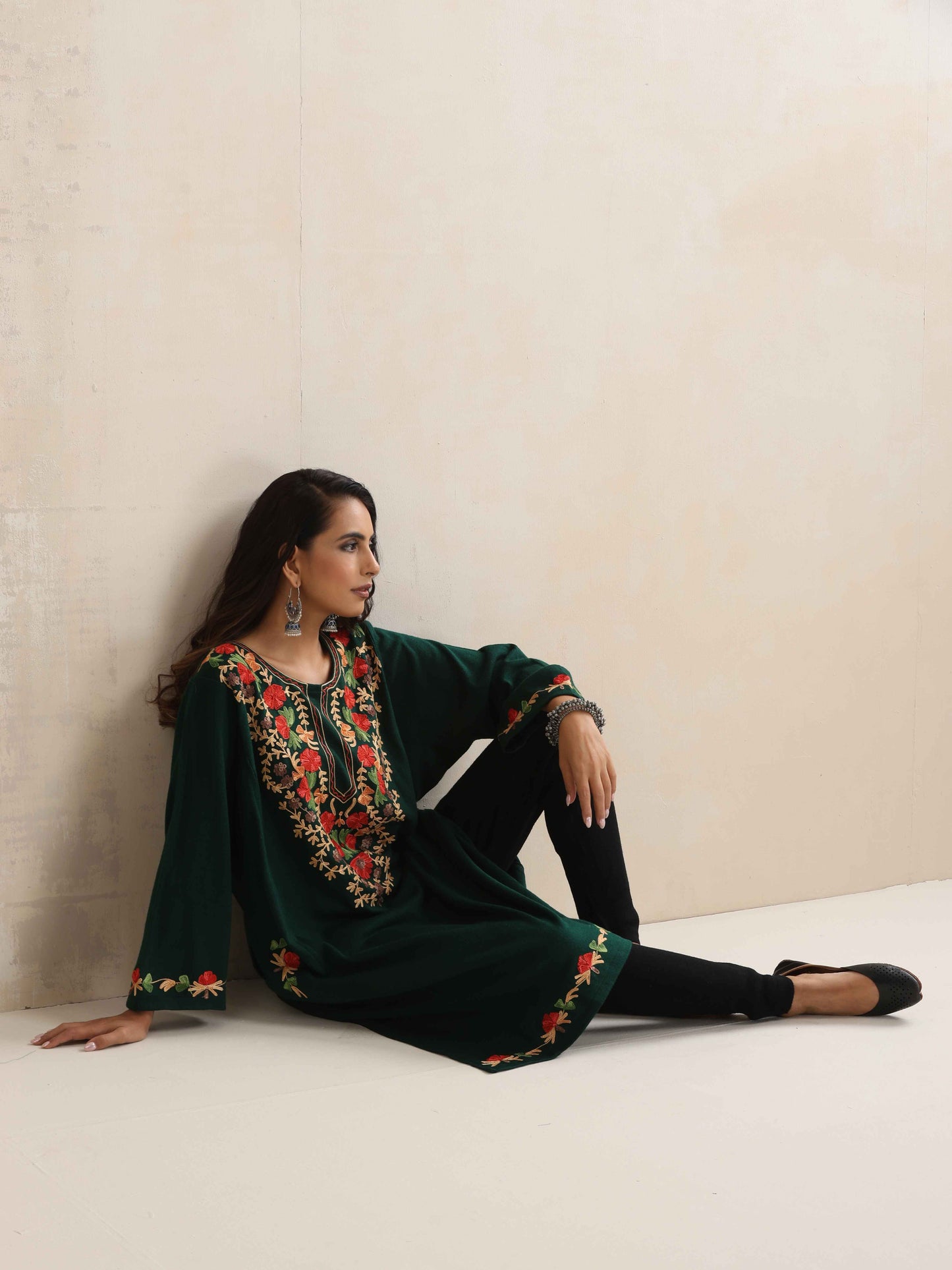 trueBrowns Green Kashmiri Floral Embroidered Woollen Phiran Kurta | Swadesiicart
