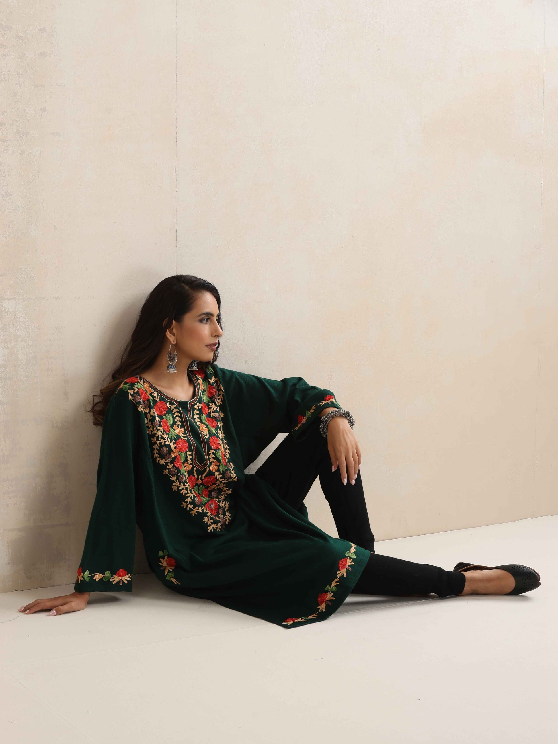 trueBrowns Green Kashmiri Floral Embroidered Woollen Phiran Kurta | Swadesiicart