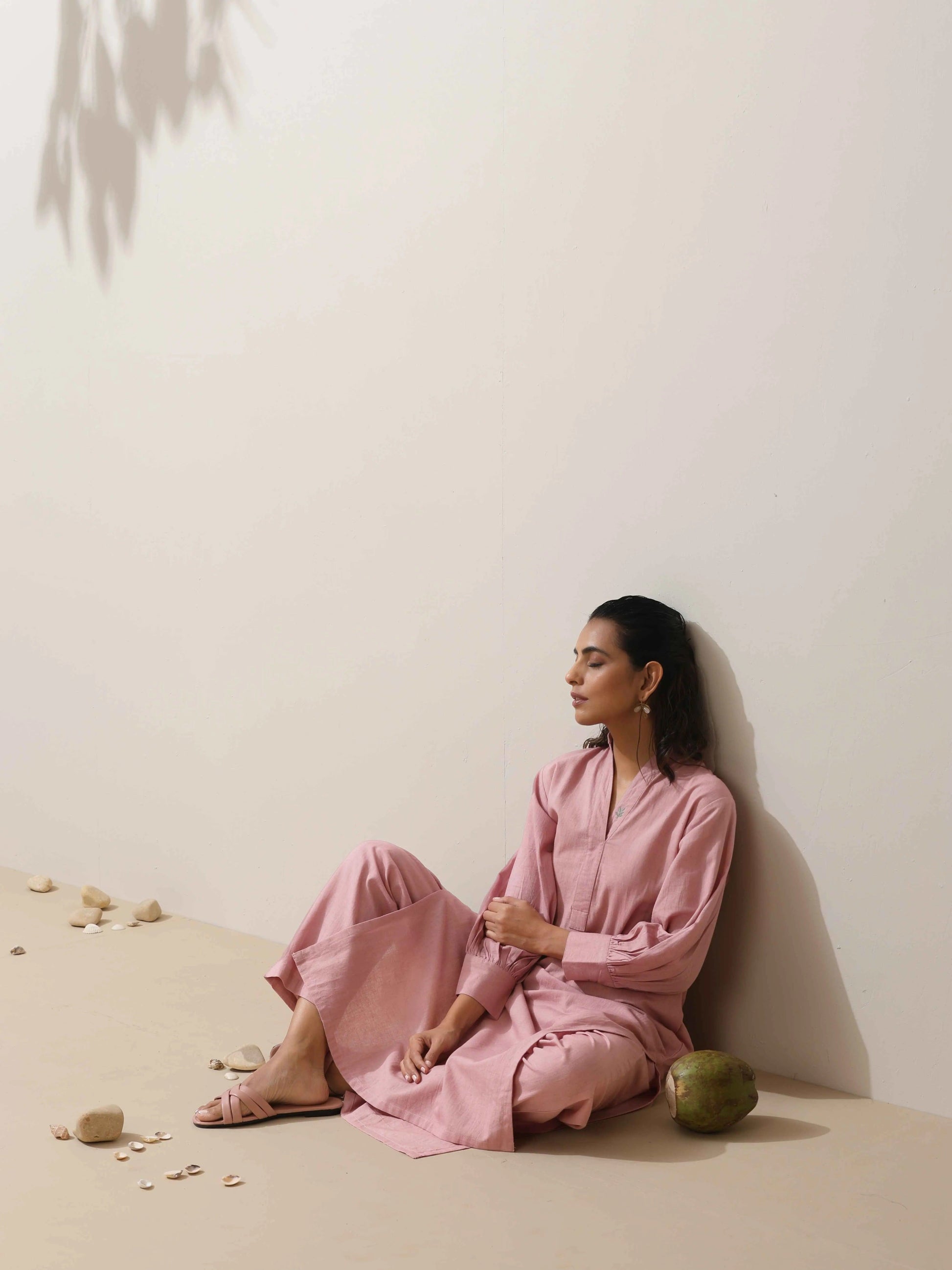 trueBrowns Pink Cotton Linen Kurta Pant Set | Swadesiicart