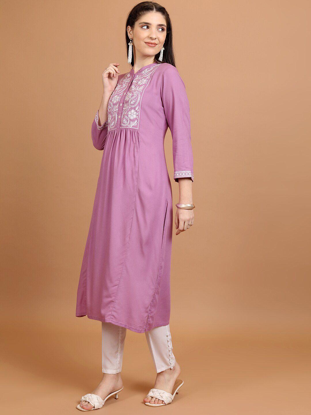 Vishudh Floral Embroidered Straight Kurta - Swadesiicart