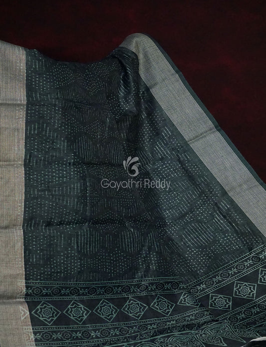 Bottle Green Self Printed Semi Chanderi Saree By Gayathri Reddy Designer Studio | Swadesiicart