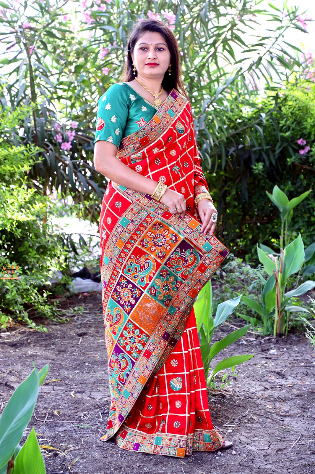 Lorenvalley Fashion Premium Red Dola Silk Embroidery and Diamond work with Jacquard Lace Border Saree - Swadesiicart