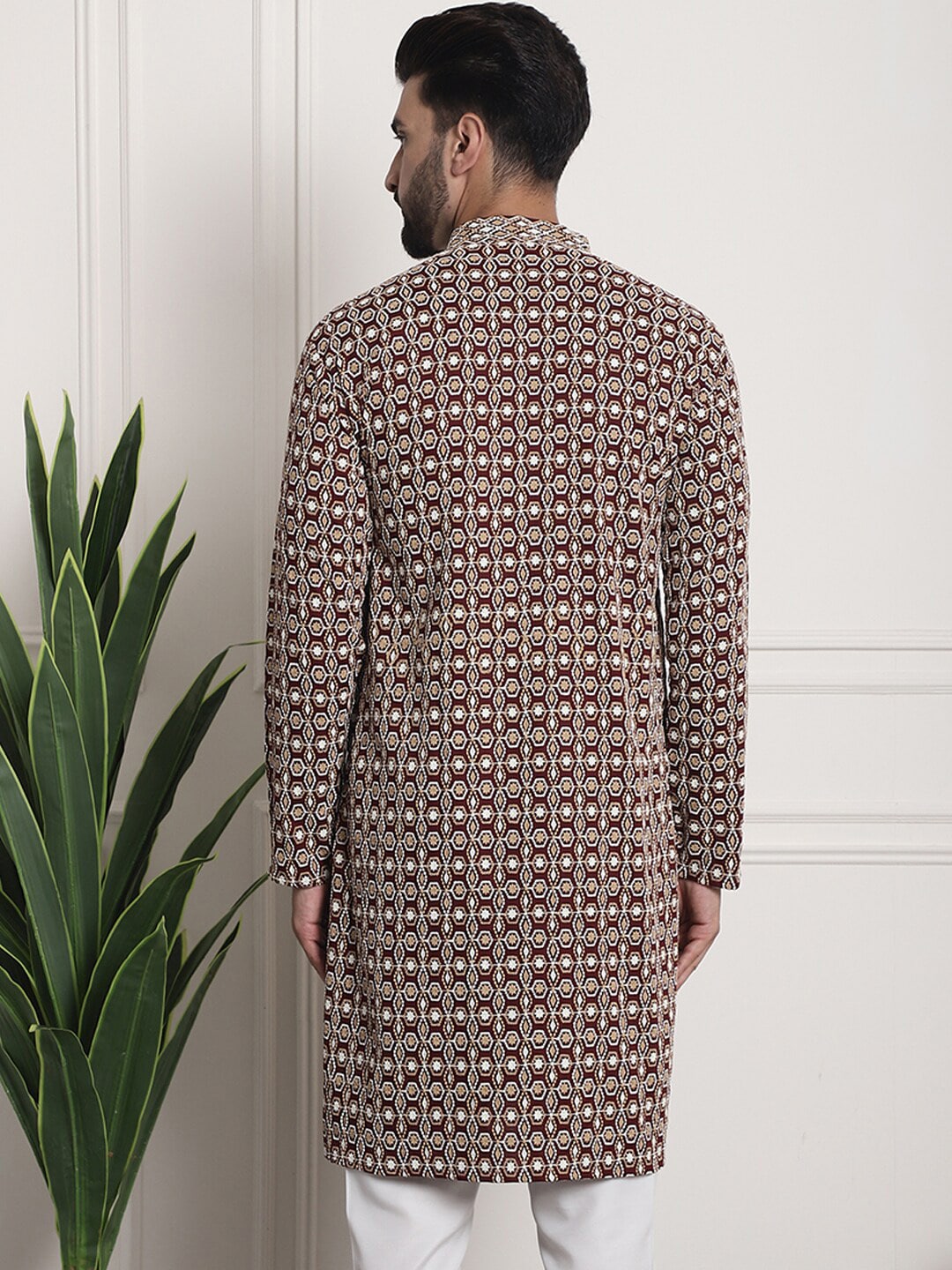 Sojanya Geometric Embroidered Mandarin Collar Kurta | Swadesiicart