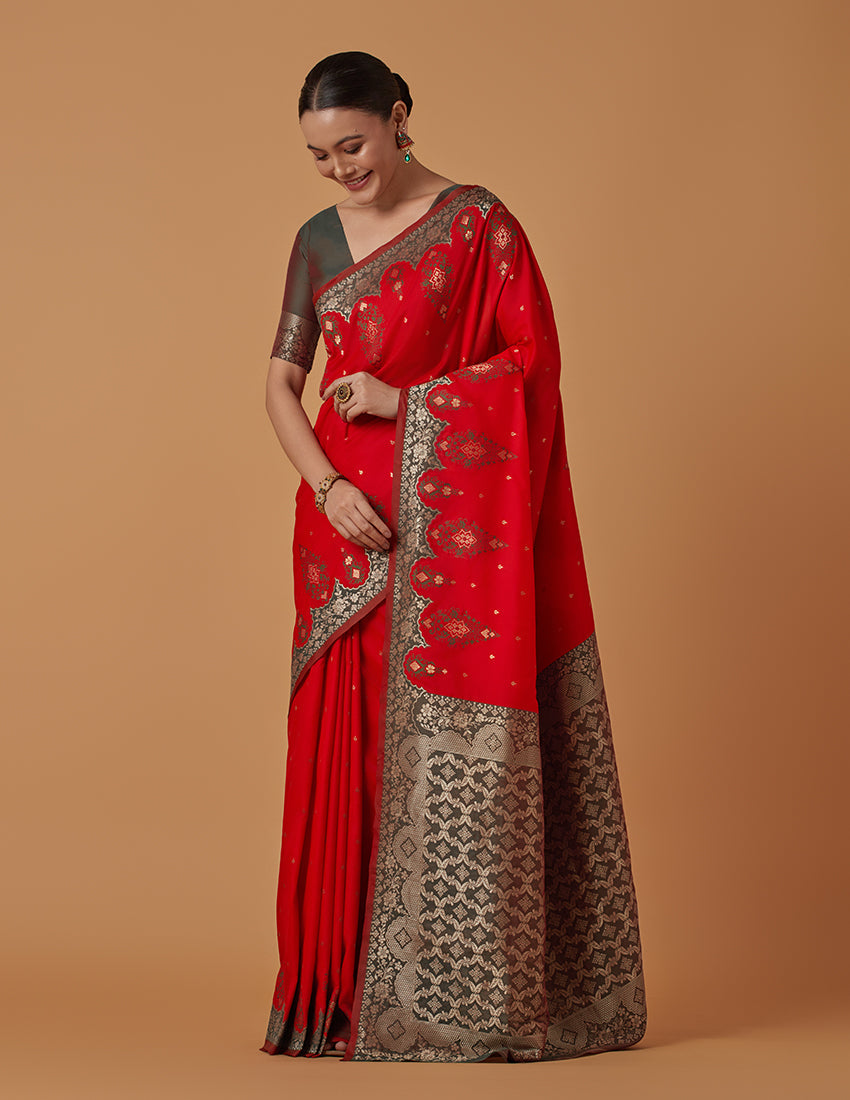 Monjolika Fashion Red Banarasi Silk Blend SareeWith Zari Woven Rich Brocade Design | Swadesiicart