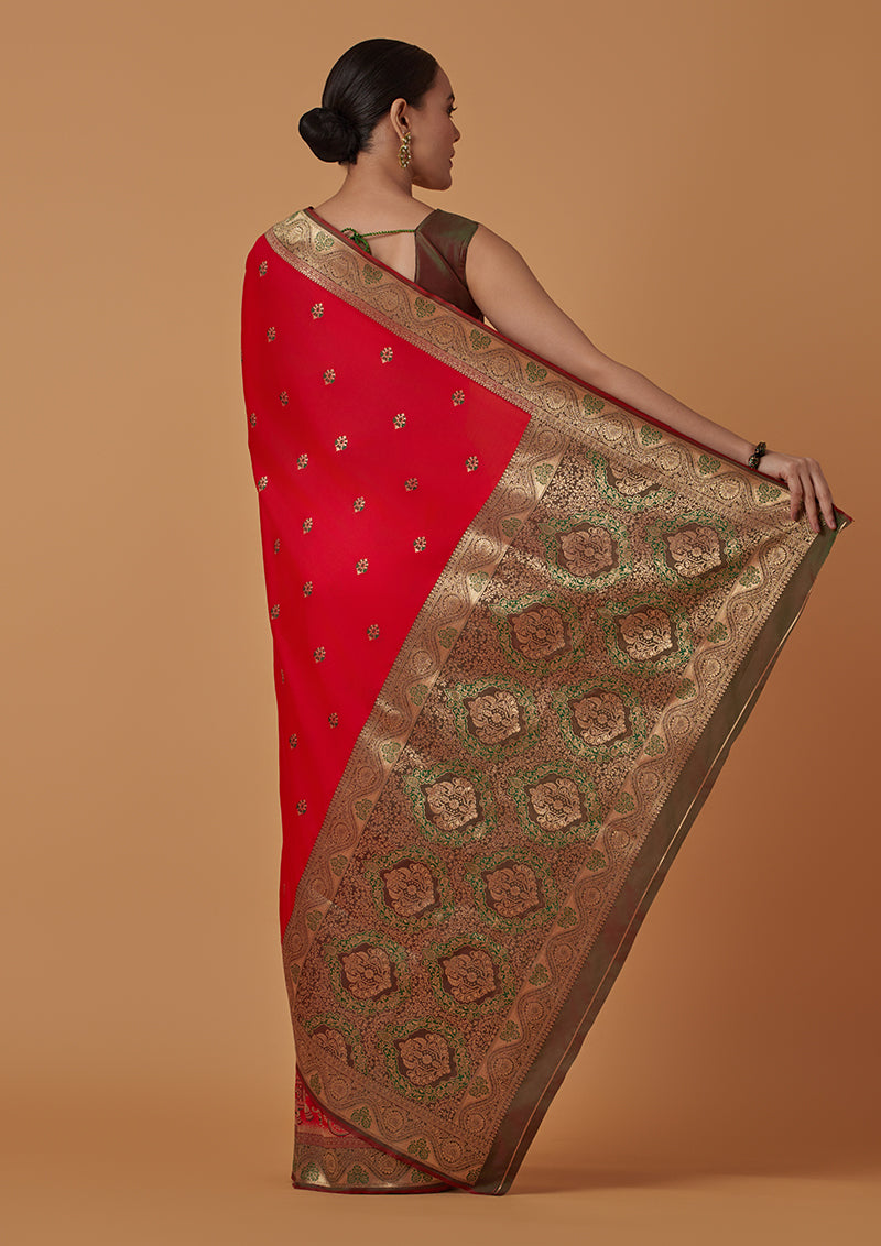 Monjolika Fashion Red Banarasi Silk Blend SareeWith Traditional & Modern Dulha Dulhan Figure Zari Woven Detailing | Swadesiicart