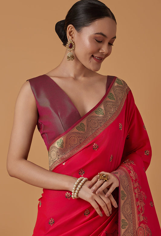 Monjolika Fashion Pink Banarasi Silk Blend SareeWith Traditional & Modern Dulha Dulhan Figure Zari Woven Detailing | Swadesiicart