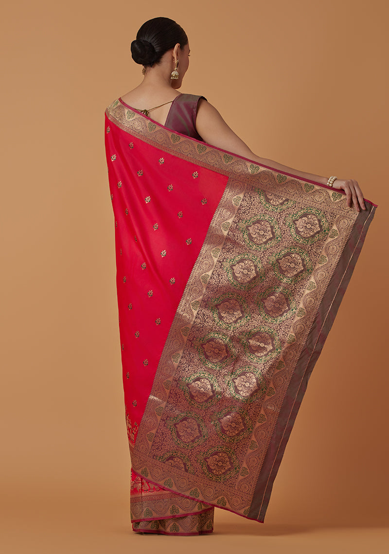Monjolika Fashion Pink Banarasi Silk Blend SareeWith Traditional & Modern Dulha Dulhan Figure Zari Woven Detailing | Swadesiicart
