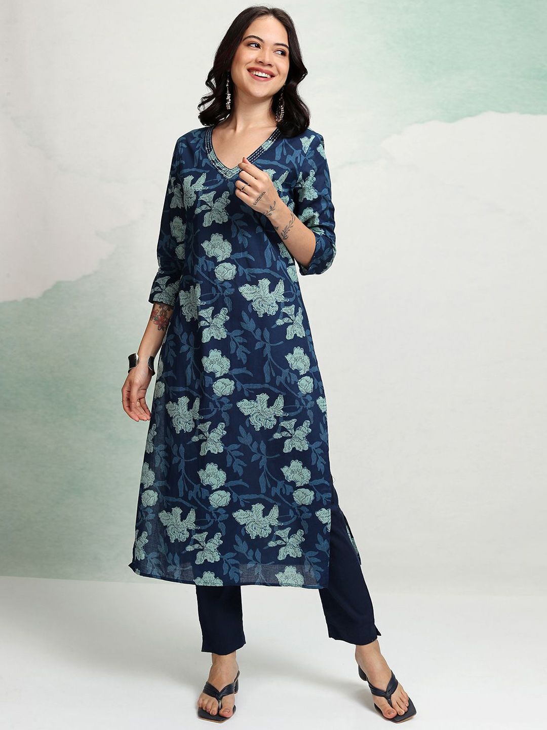 Vishudh Floral Printed V-Neck Cotton Straight Kurta - Swadesiicart