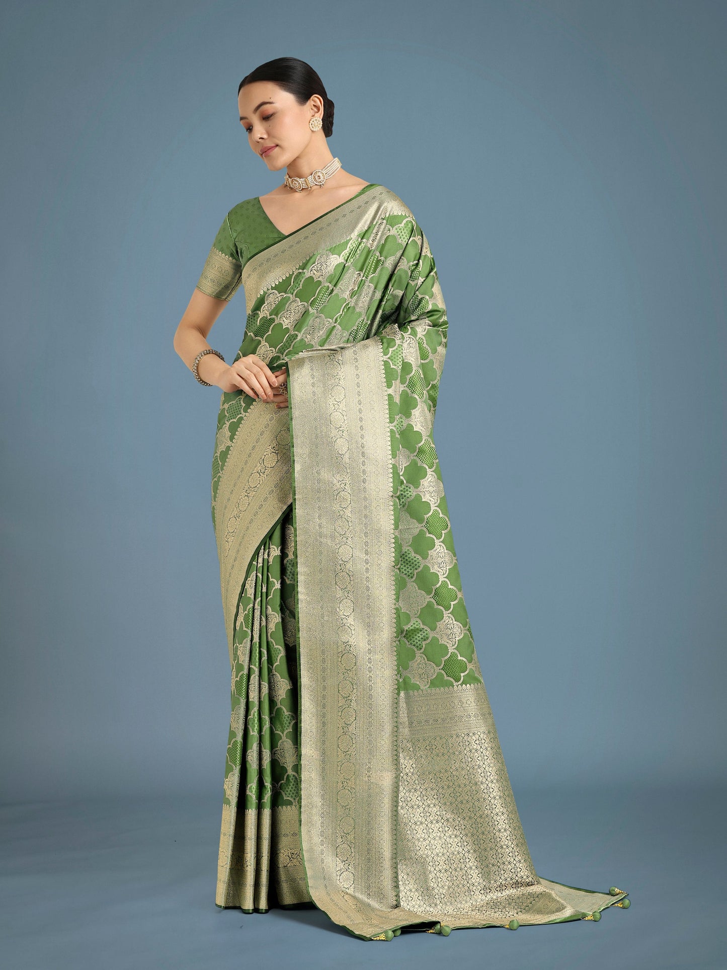 Monjolika Fashion Green Banarasi Satin Silk Saree with Rich Zari Woven Pallu & Blouse Piece | Swadesiicart