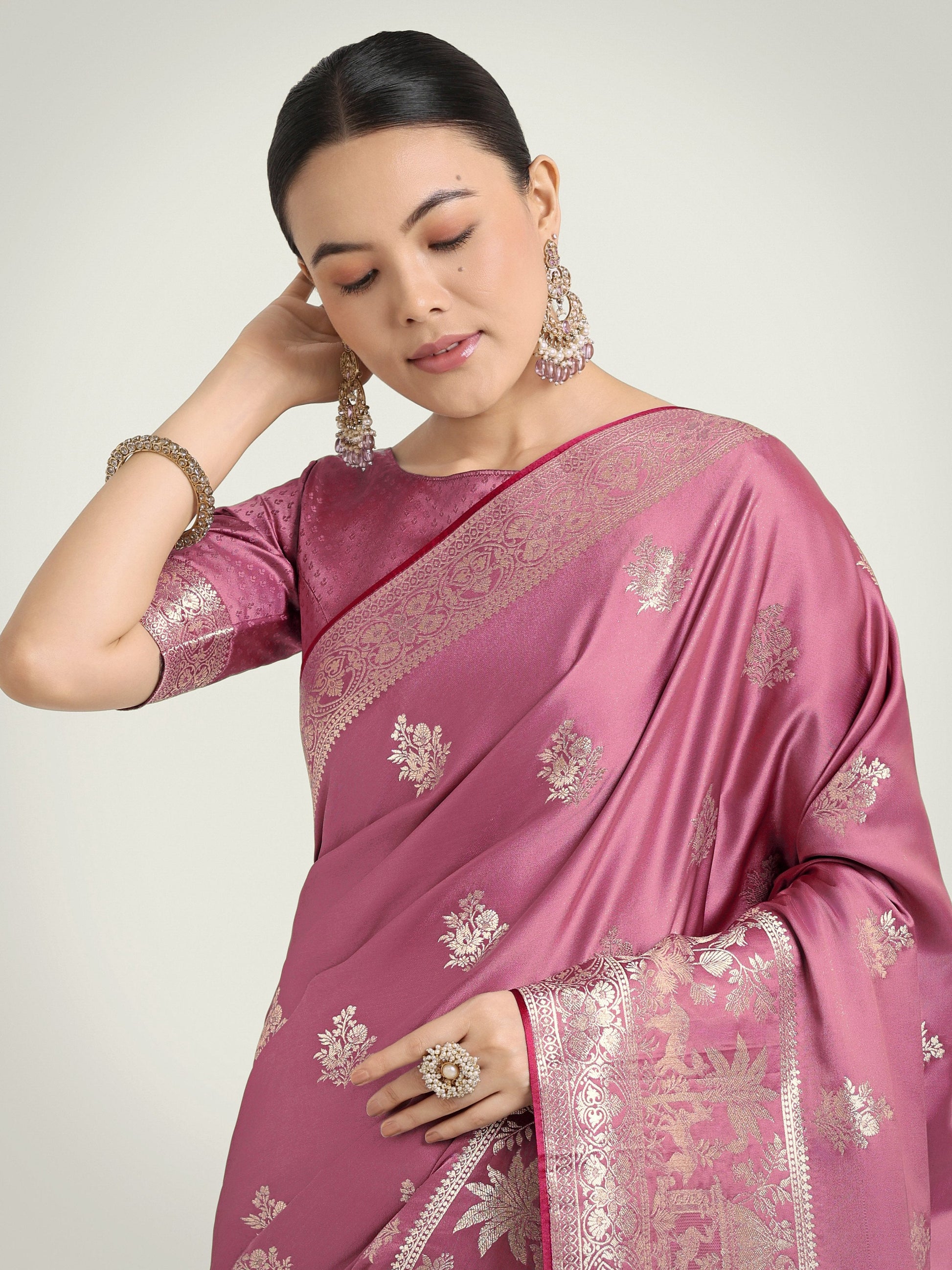 Monjolika Fashion Dusty Pink Zari Weaving Work Banarasi Satin Silk Traditional Saree | Swadesiicart