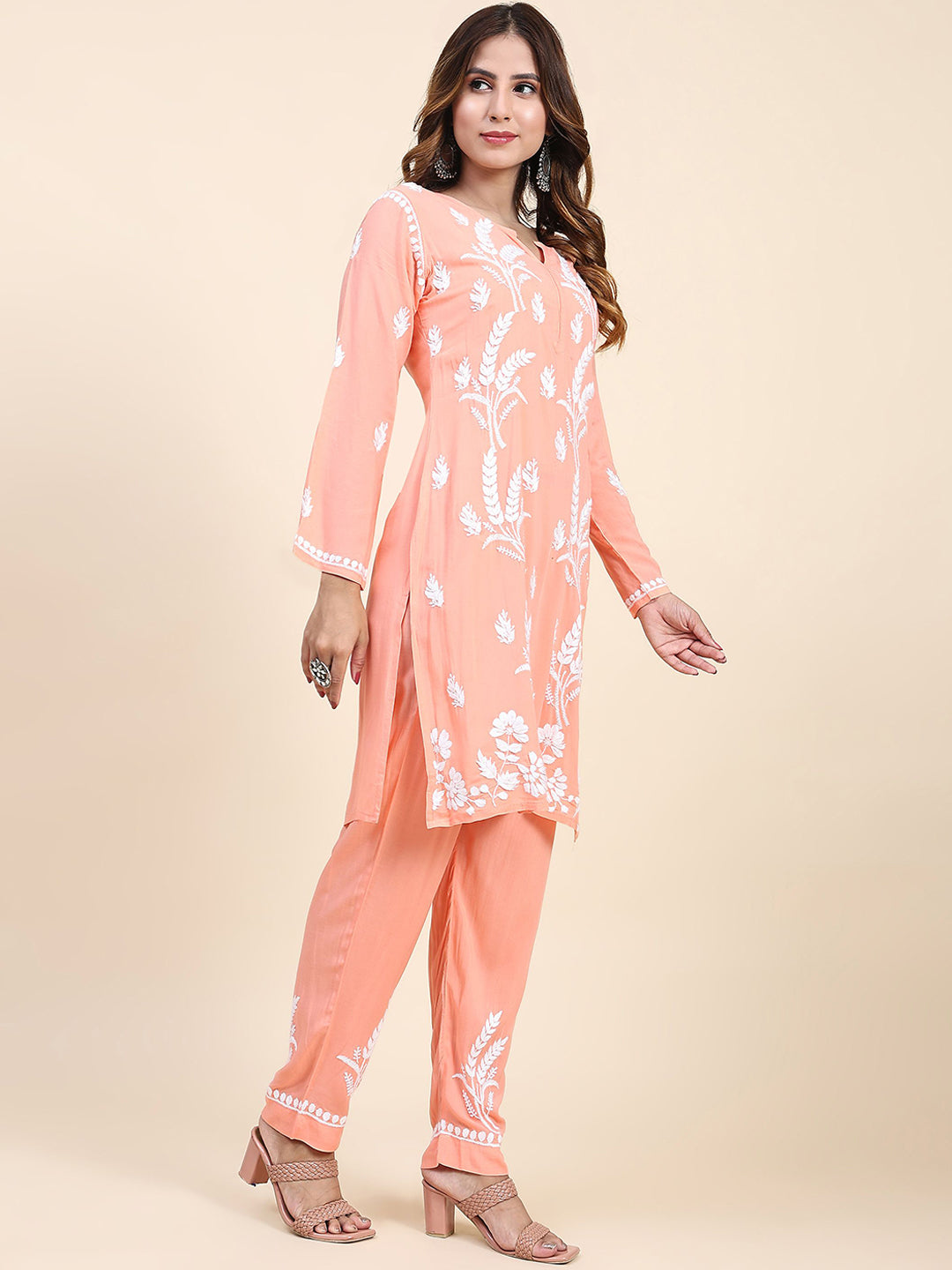 HOUSE OF KARI Floral Embroidered Chikankari Pure Cotton Kurta with Trousers | Swadesiicart