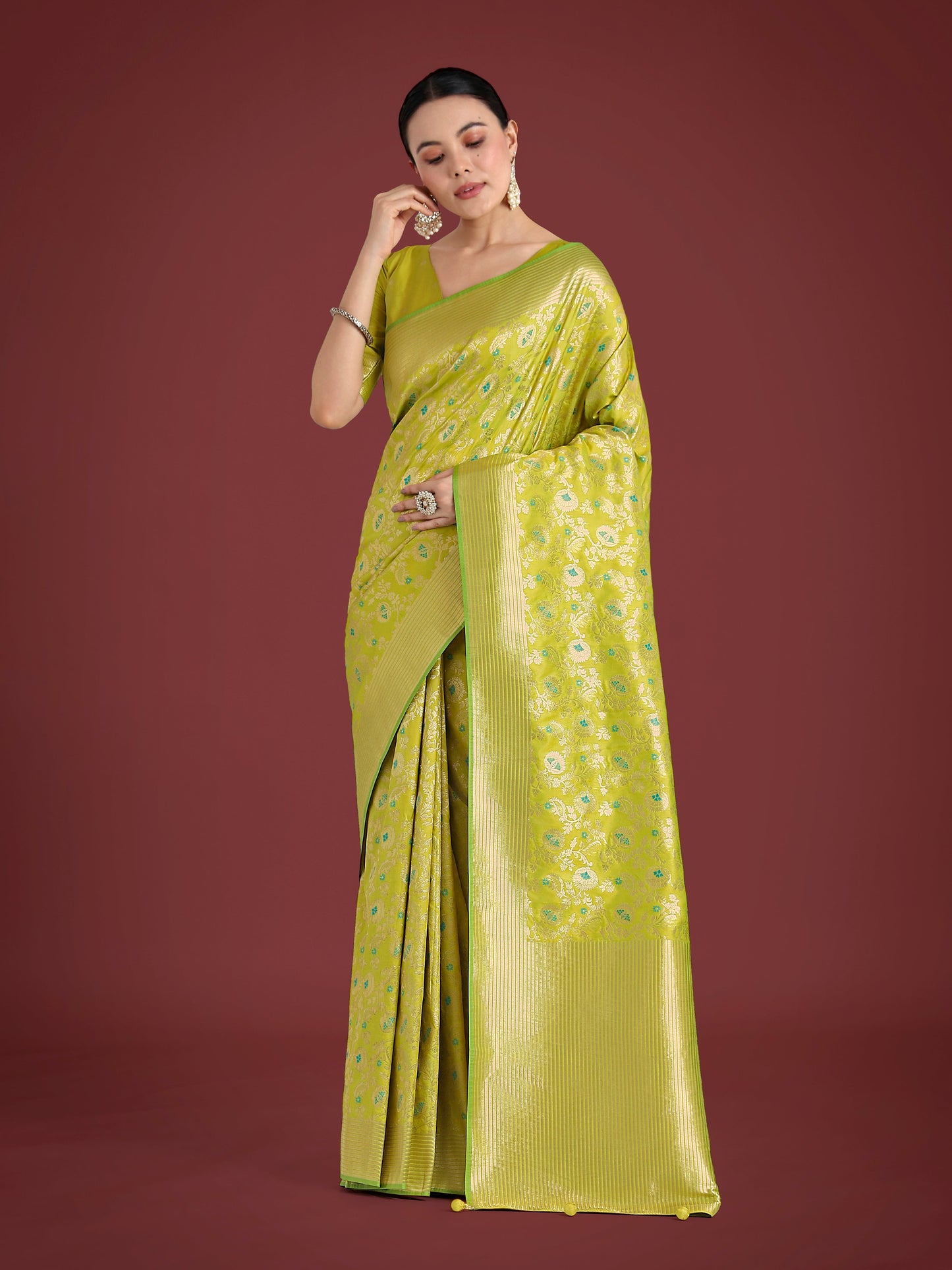 Monjolika Fashion Banarasi Silk Parrot Green Zaal Pattern Traditional Saree | Swadesiicart