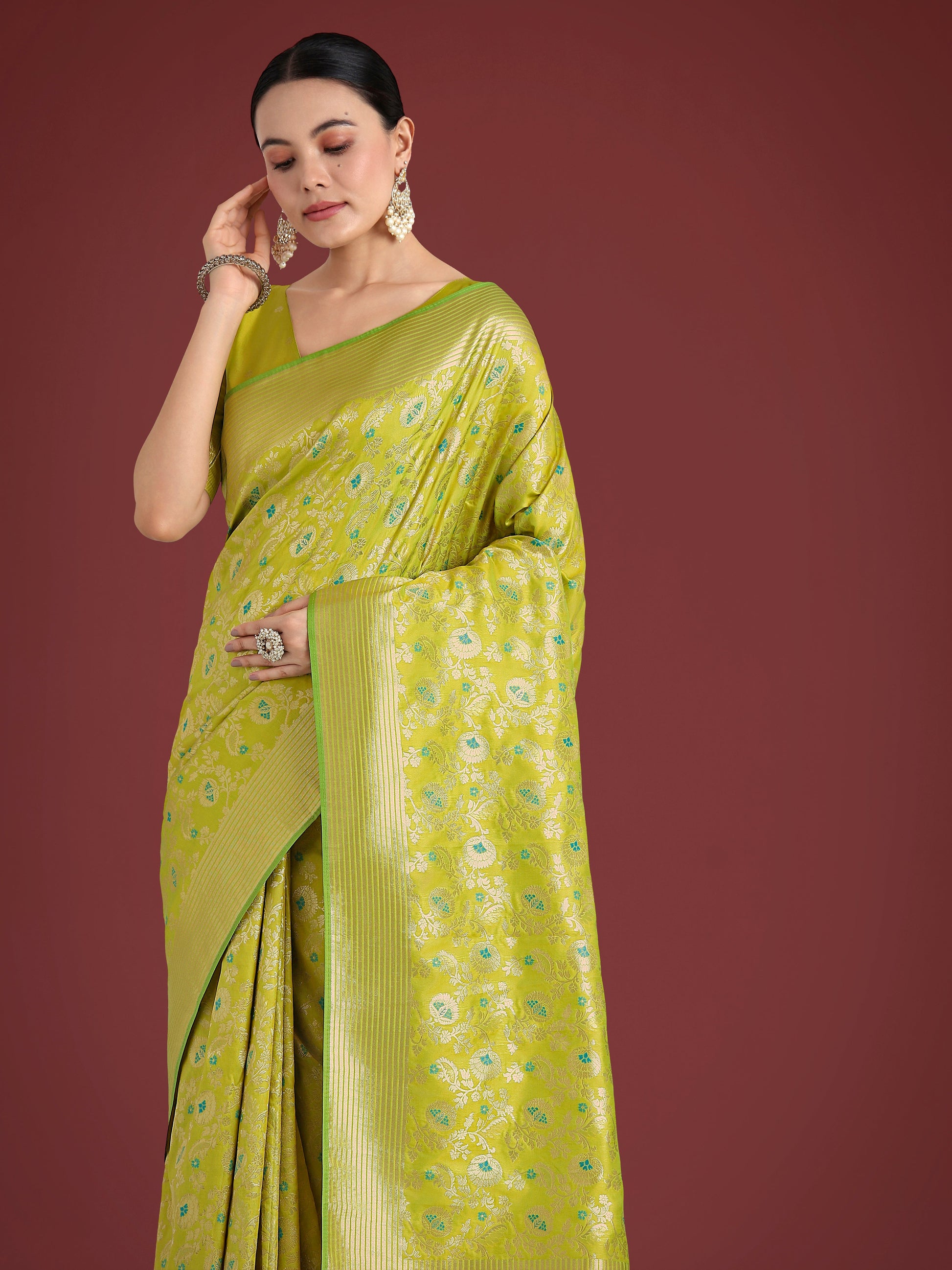 Monjolika Fashion Banarasi Silk Parrot Green Zaal Pattern Traditional Saree | Swadesiicart