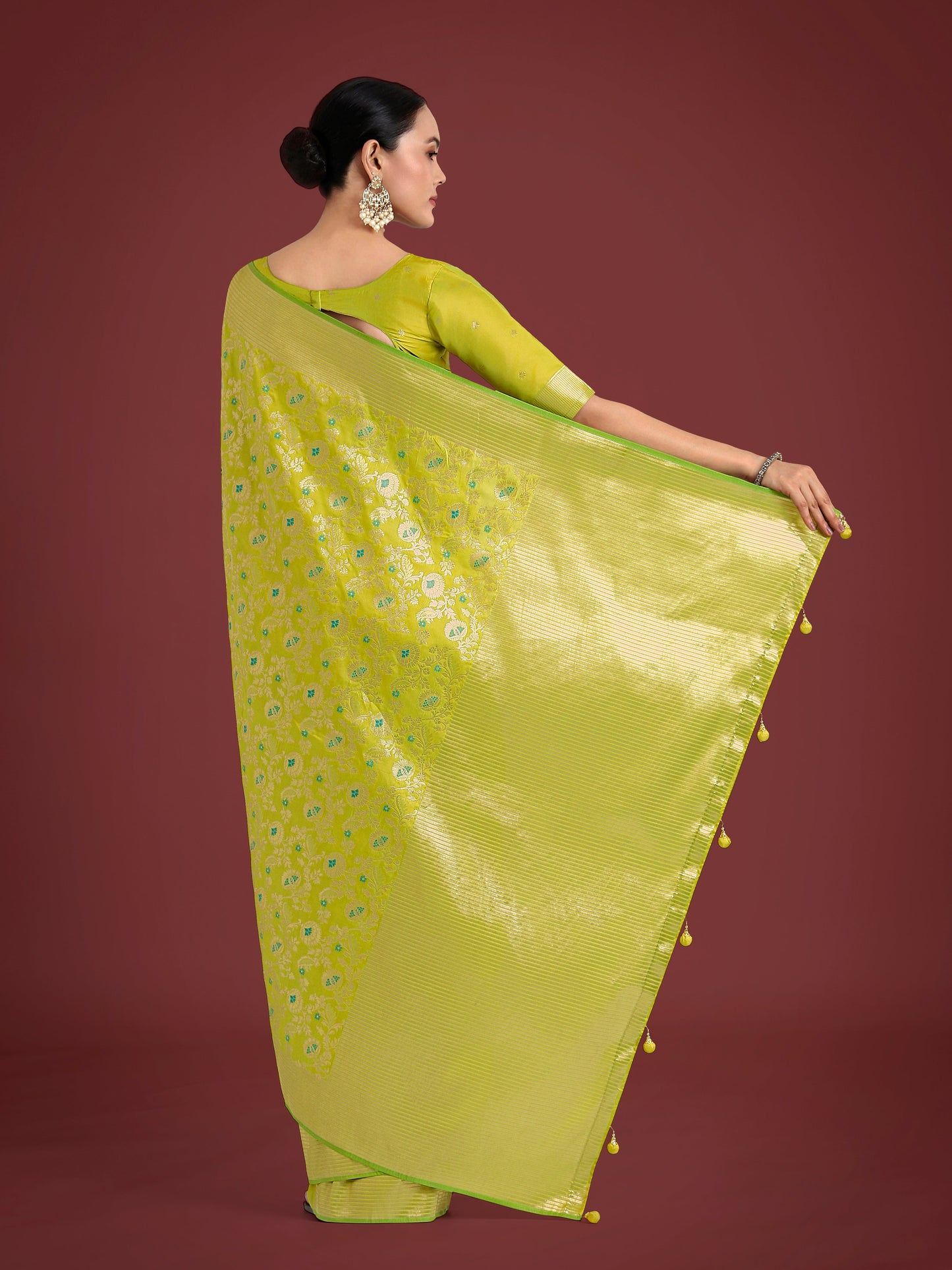 Monjolika Fashion Banarasi Silk Parrot Green Zaal Pattern Traditional Saree | Swadesiicart