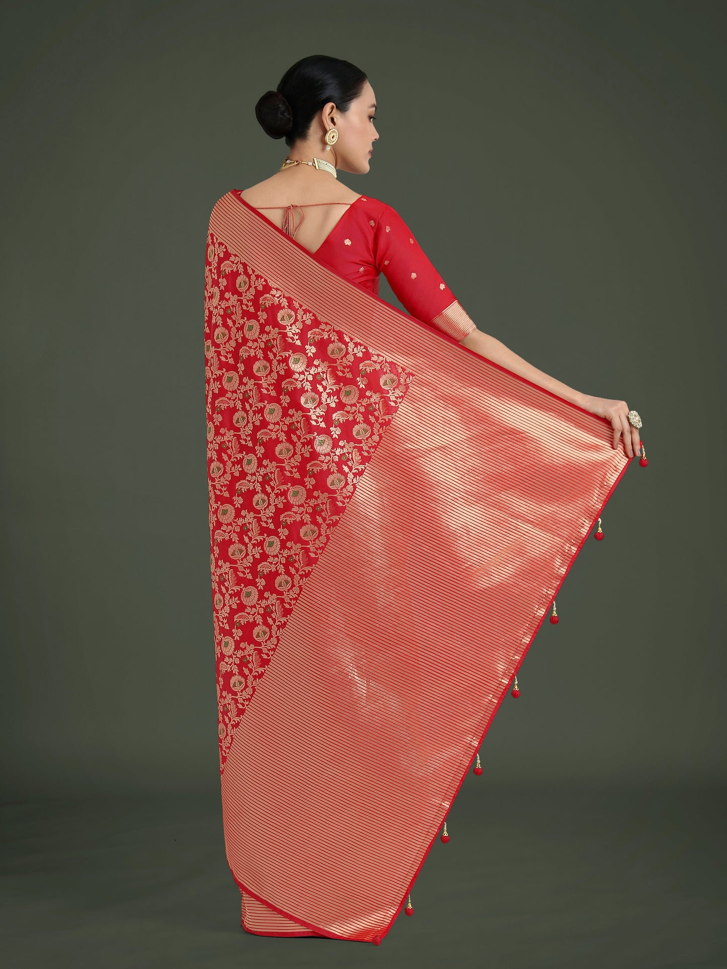 Monjolika Fashion Banarasi Silk Red Zaal Pattern Traditional Saree | Swadesiicart