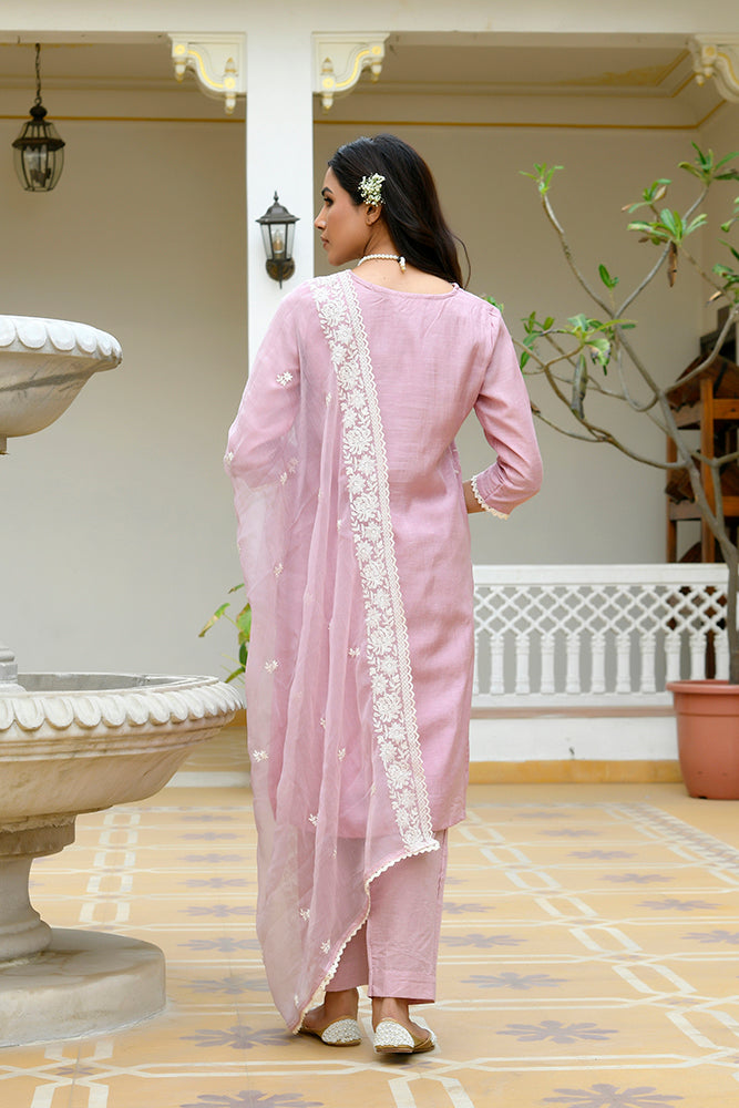 Vaasva Women Pink Linen Embroidered Solid Kurta Set With Solid Pants & Chiffon Embroidered Dupatta | Swadesiicart
