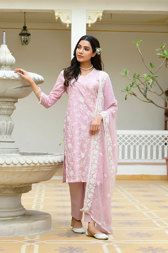 Vaasva Women Pink Linen Embroidered Solid Kurta Set With Solid Pants & Chiffon Embroidered Dupatta | Swadesiicart