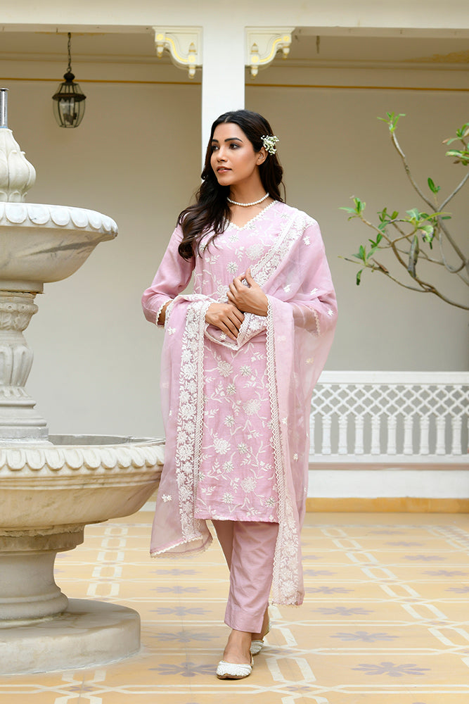 Vaasva Women Pink Linen Embroidered Solid Kurta Set With Solid Pants & Chiffon Embroidered Dupatta | Swadesiicart
