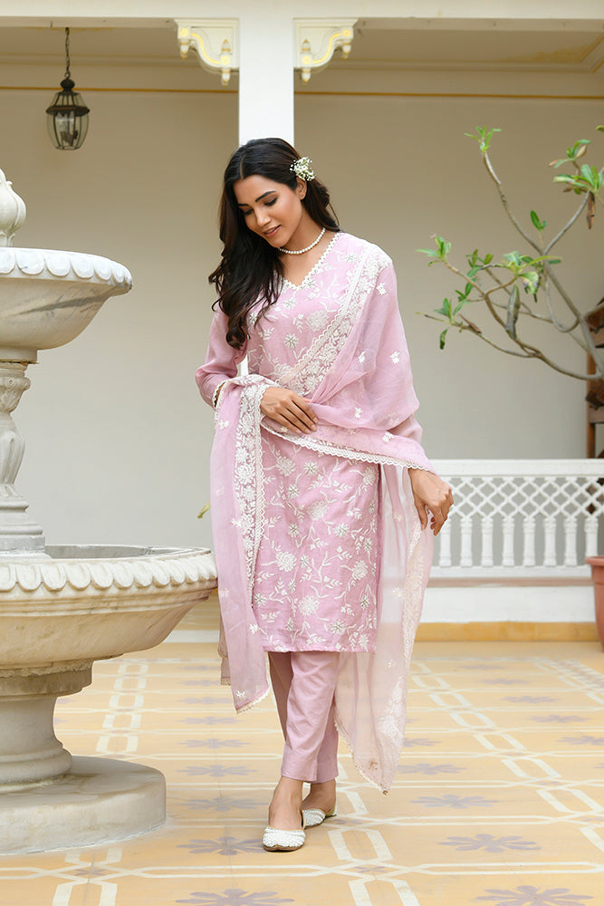 Vaasva Women Pink Linen Embroidered Solid Kurta Set With Solid Pants & Chiffon Embroidered Dupatta | Swadesiicart
