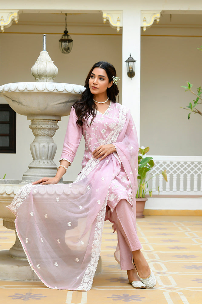 Vaasva Women Pink Linen Embroidered Solid Kurta Set With Solid Pants & Chiffon Embroidered Dupatta | Swadesiicart