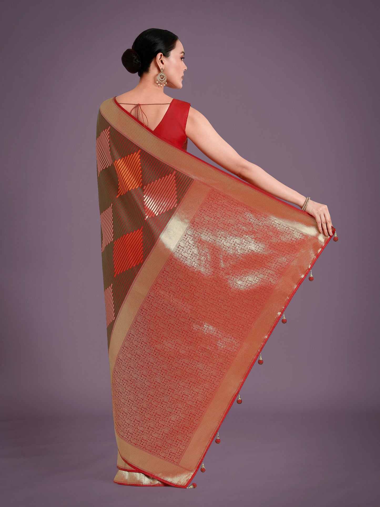Monjolika Fashion Red Colour Banarasi Silk Zari Weaving Classic Saree | Swadesiicart