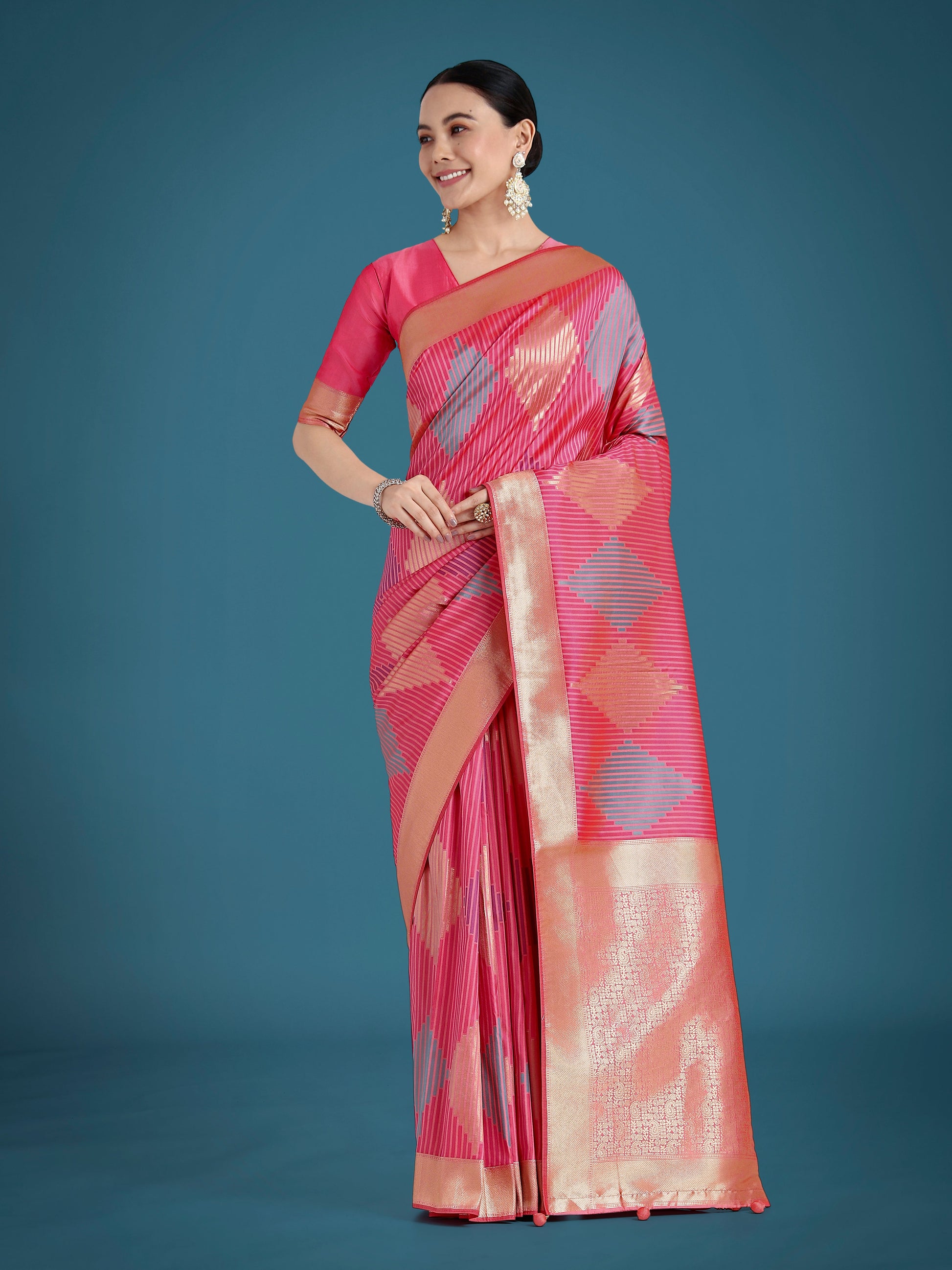 Monjolika Fashion Light Pink Colour Banarasi Silk Zari Weaving Classic Saree | Swadesiicart