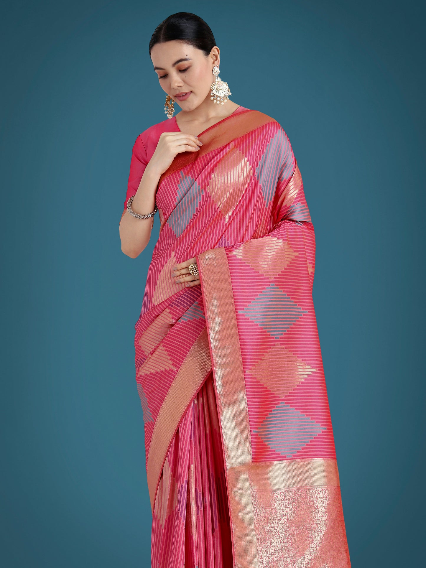 Monjolika Fashion Light Pink Colour Banarasi Silk Zari Weaving Classic Saree | Swadesiicart