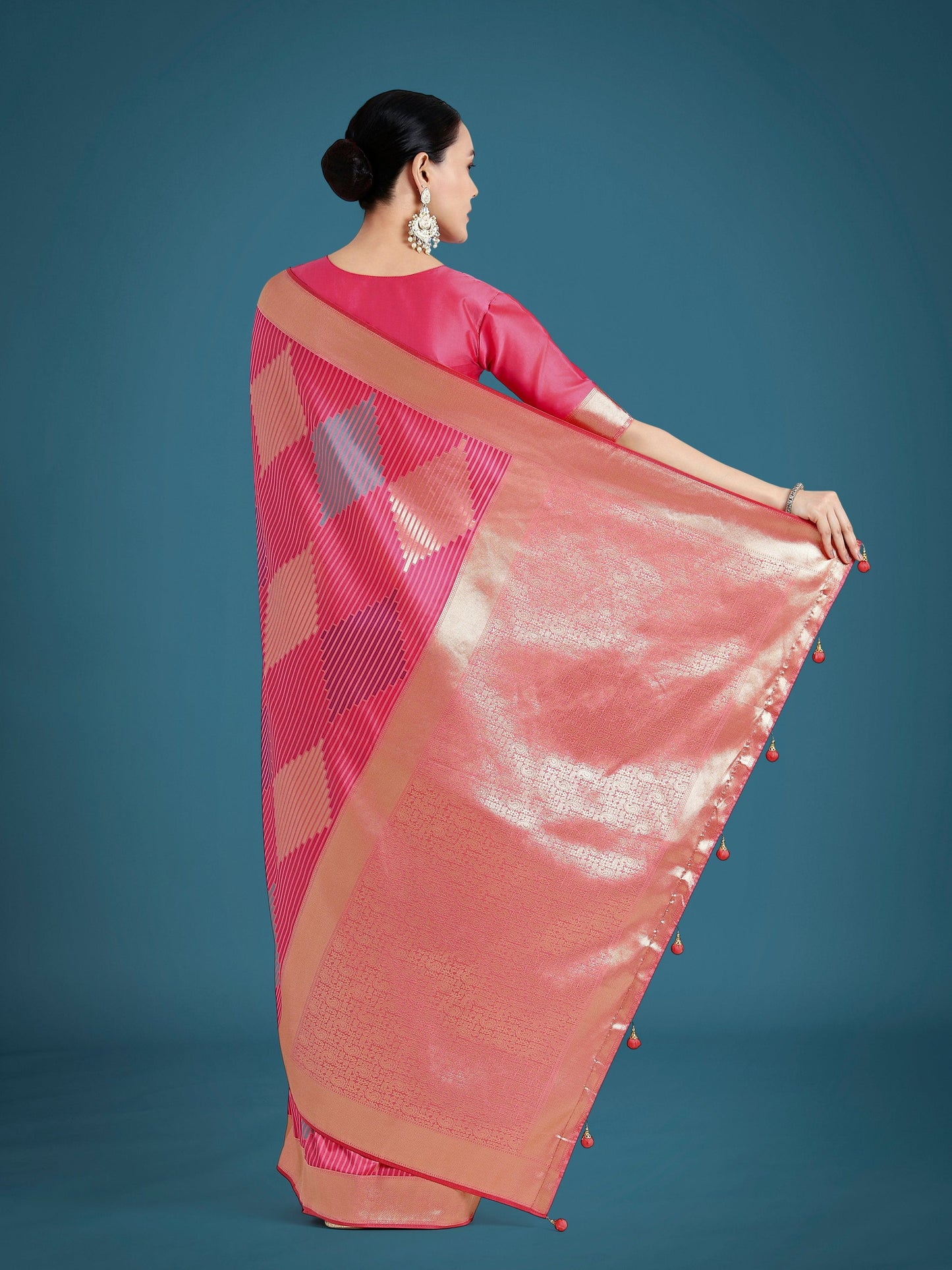 Monjolika Fashion Light Pink Colour Banarasi Silk Zari Weaving Classic Saree | Swadesiicart