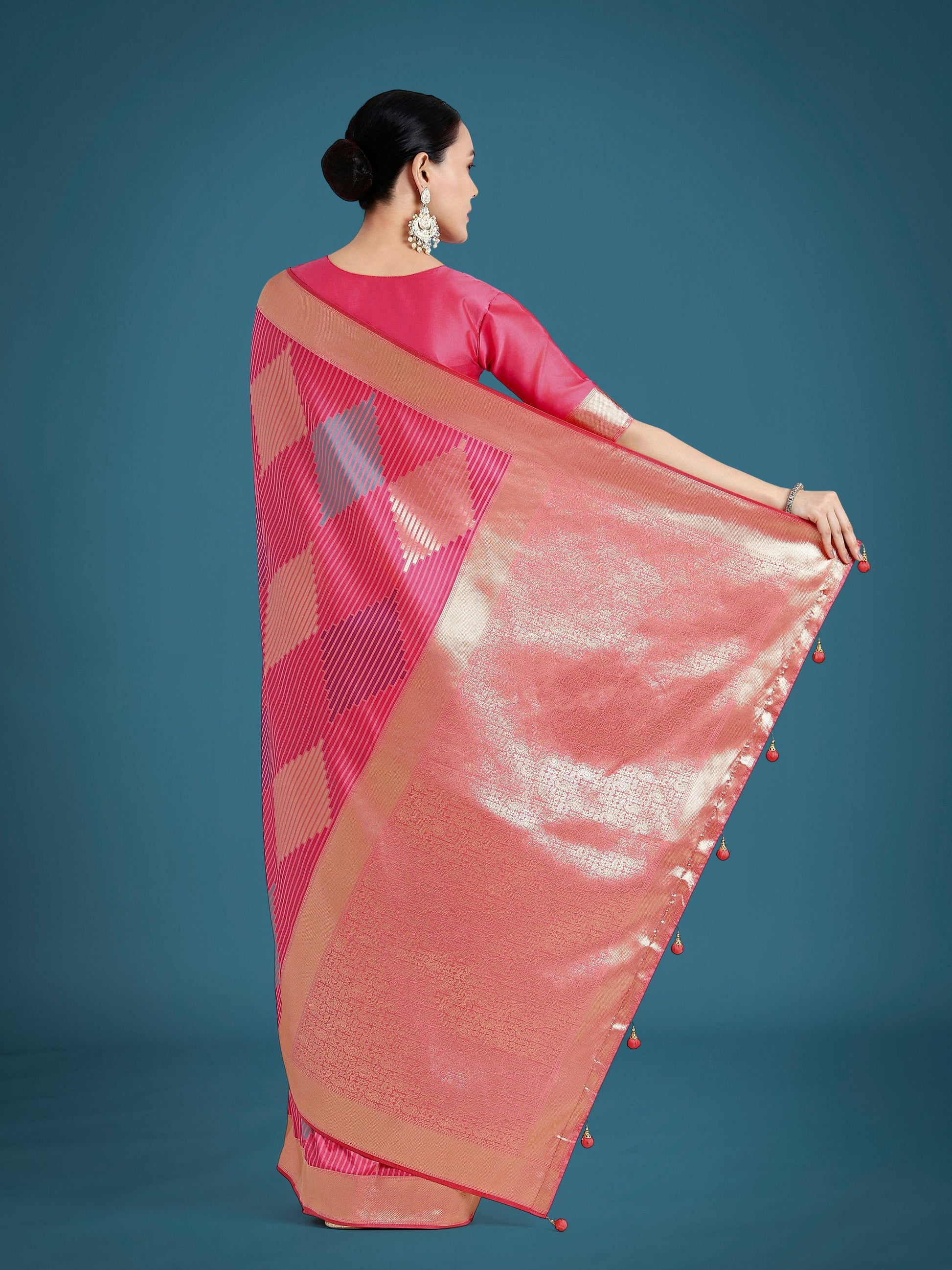 Monjolika Fashion Light Pink Colour Banarasi Silk Zari Weaving Classic Saree | Swadesiicart