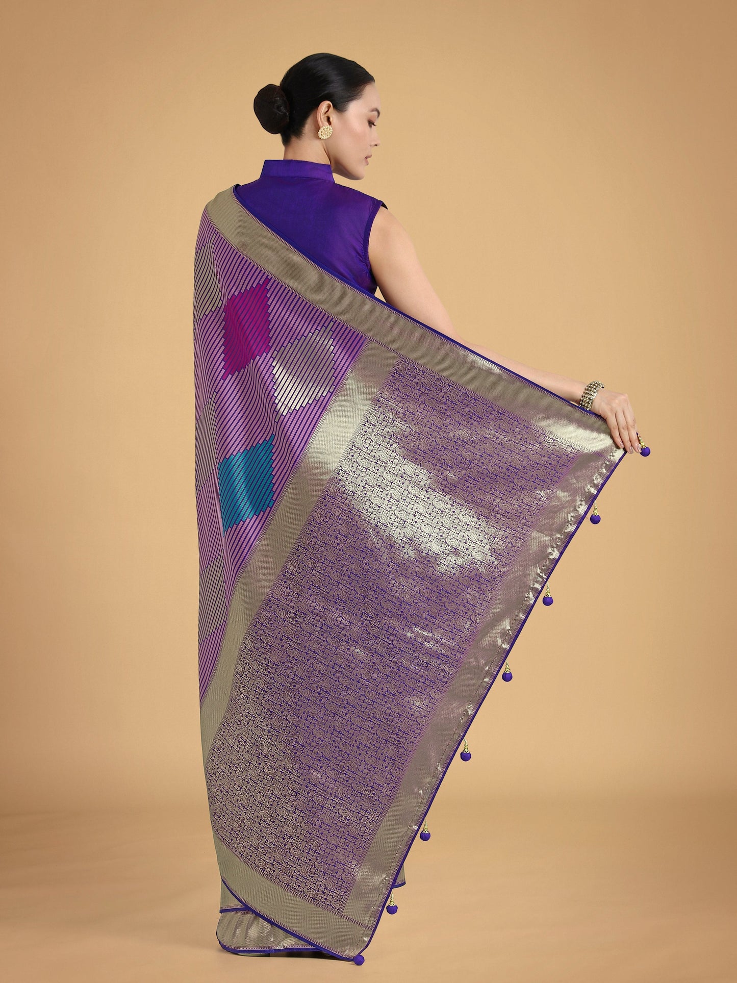 Monjolika Fashion Lavender Colour Banarasi Silk Zari Weaving Classic Saree | Swadesiicart