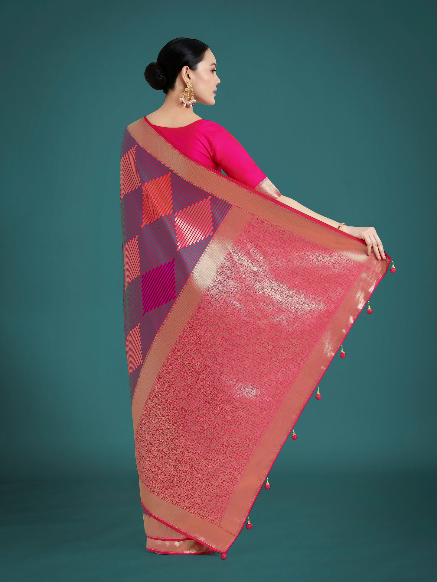 Monjolika Fashion Pink Colour Banarasi Satin Silk Zari Weaving Classic Saree | Swadesiicart