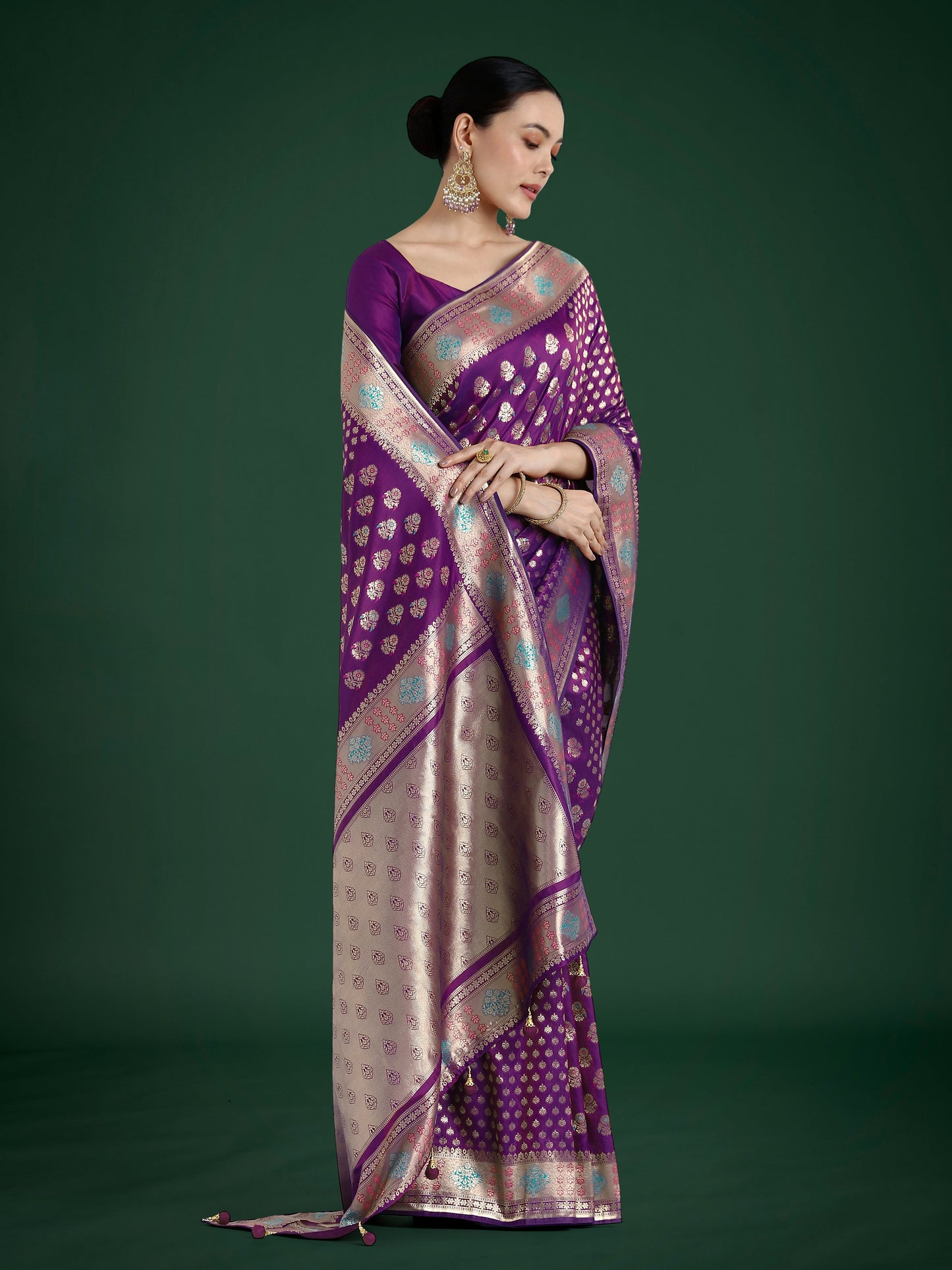 Monjolika Fashion Purple Colour Banarasi Silk Zari Weaving Classic Saree | Swadesiicart