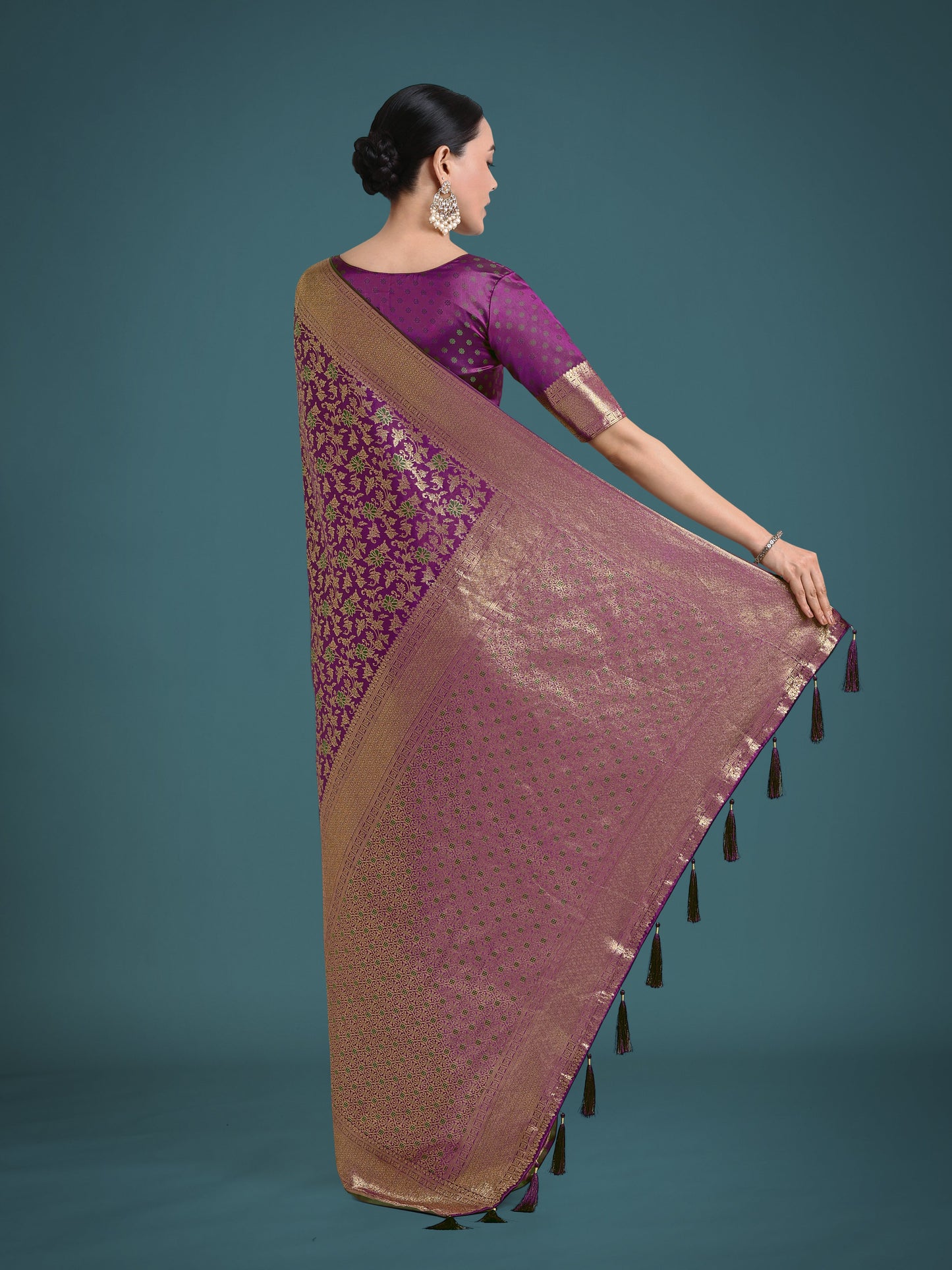 Monjolika Fashion Scintilla Purple Banarasi Satin Silk Meenakari zari weaving Pattern Saree | Swadesiicart